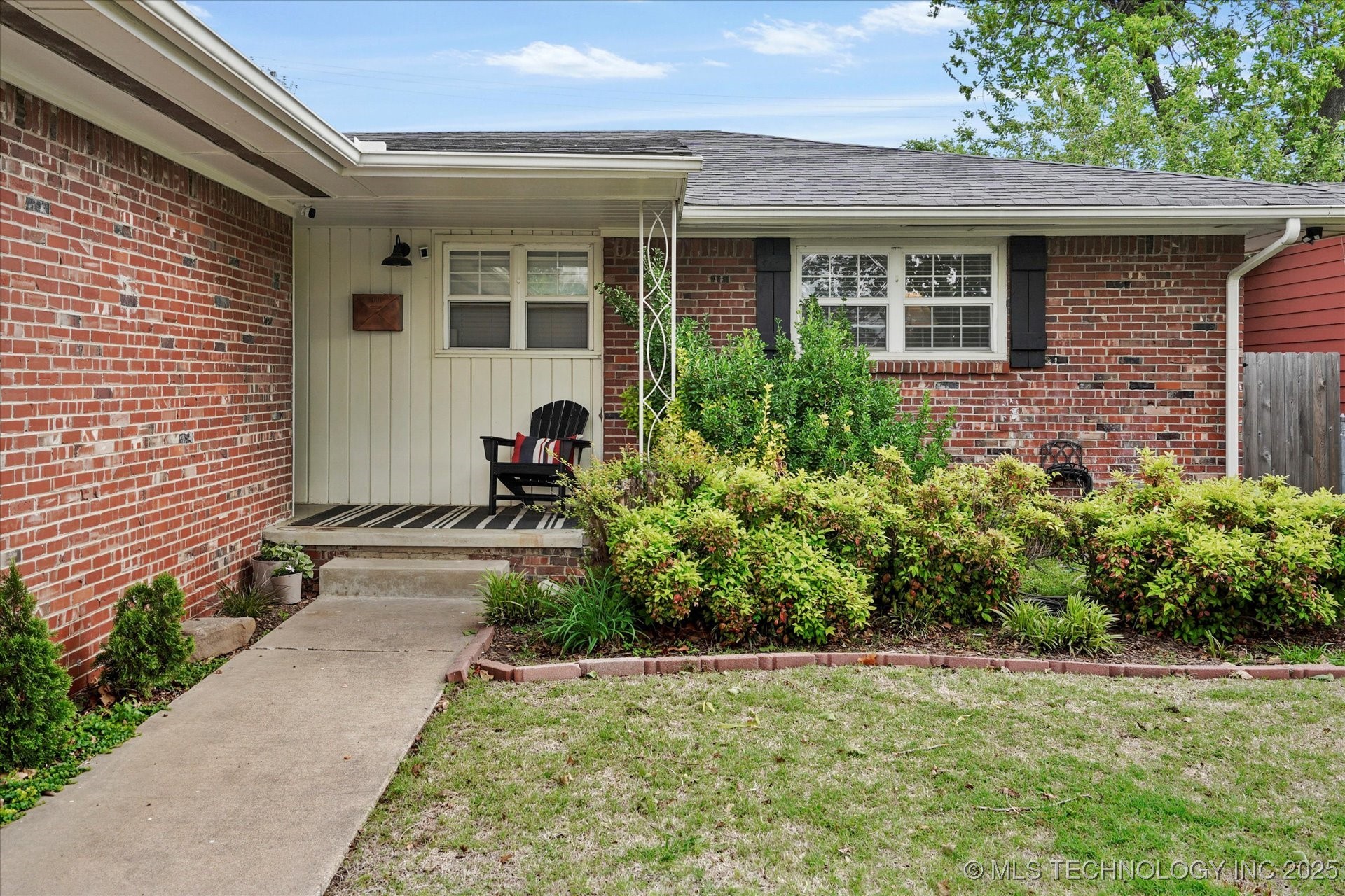5729 E 25th Place