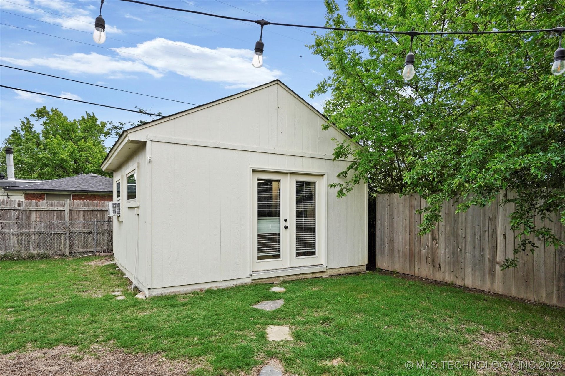 5729 E 25th Place