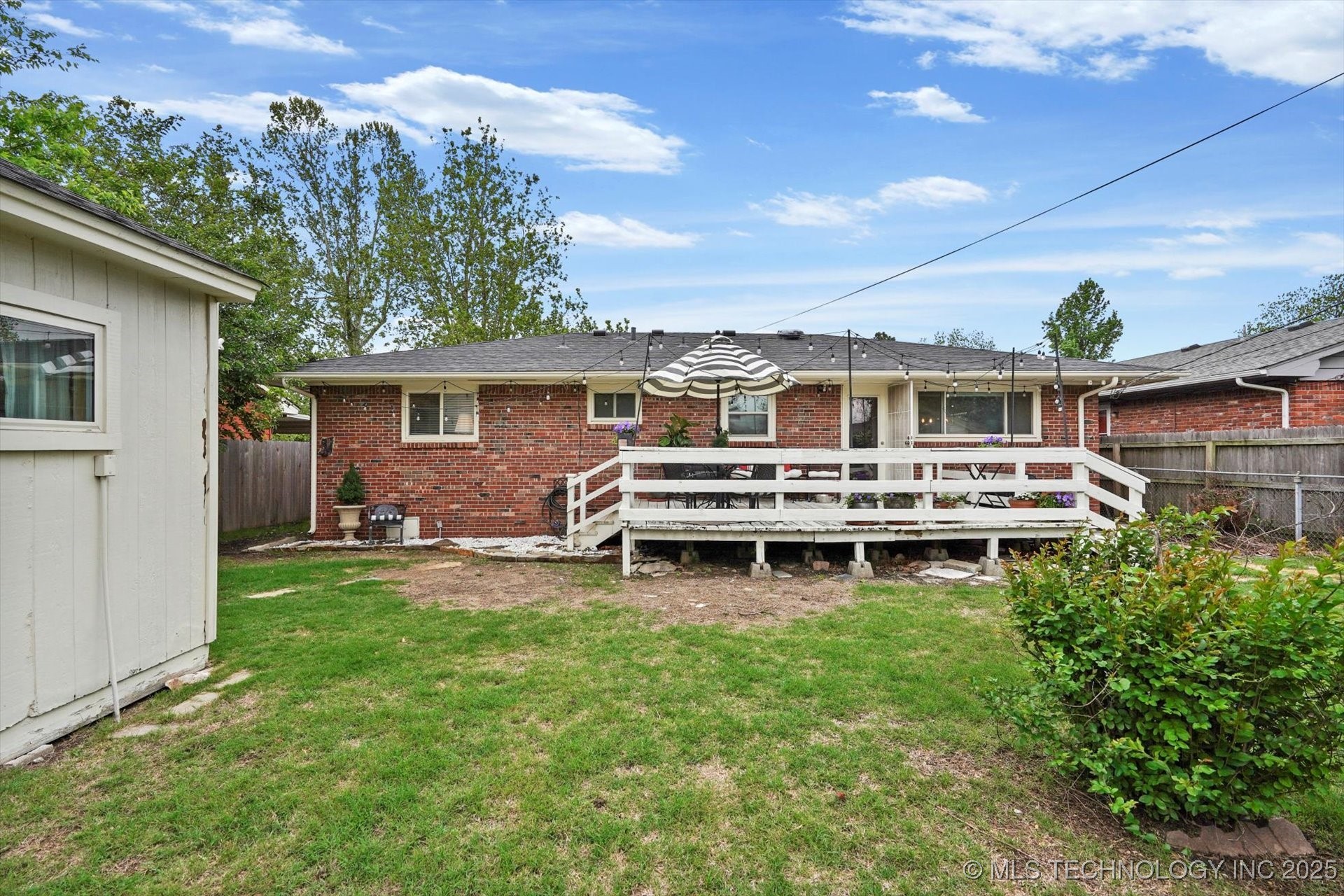 5729 E 25th Place