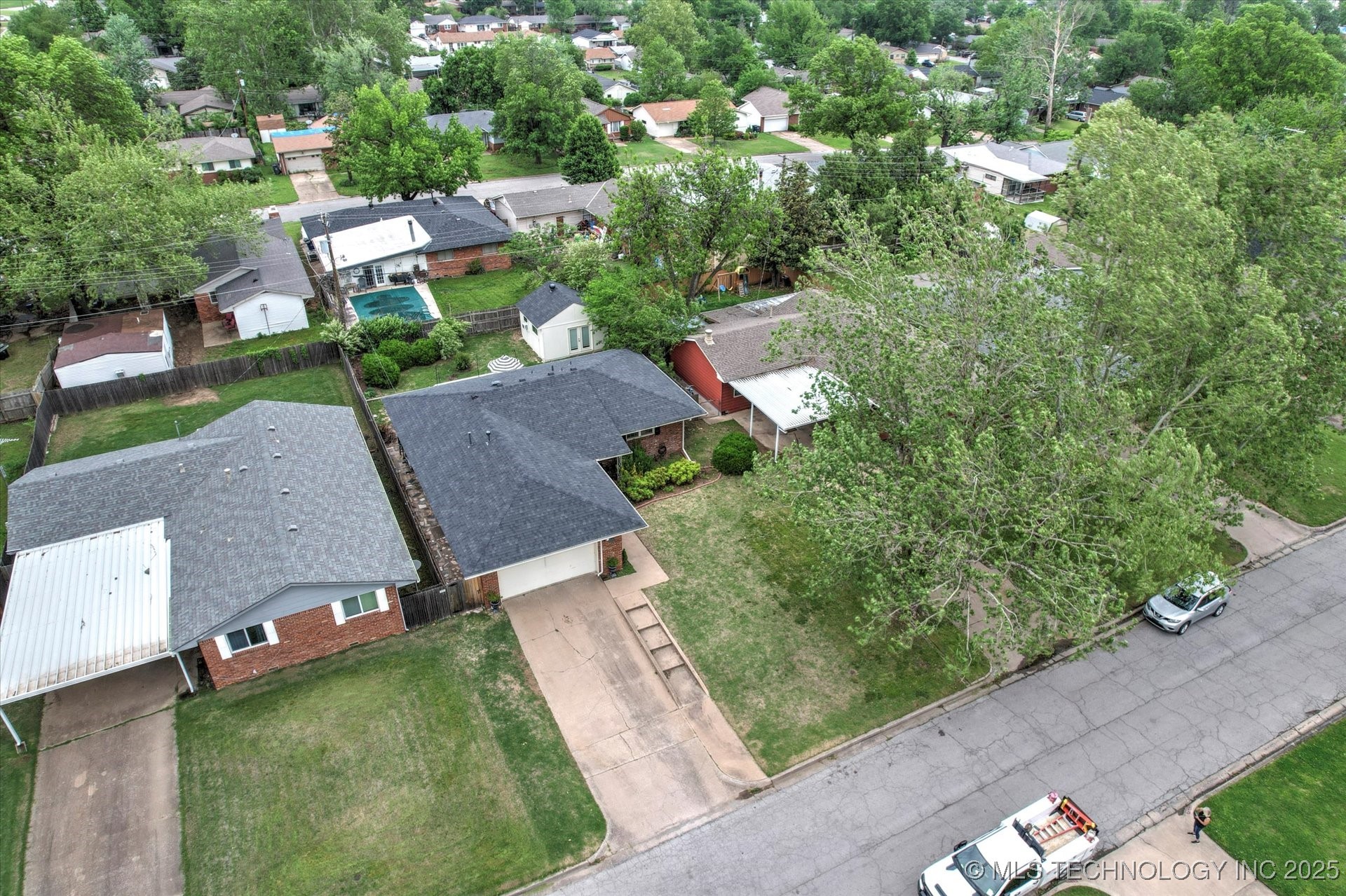 5729 E 25th Place