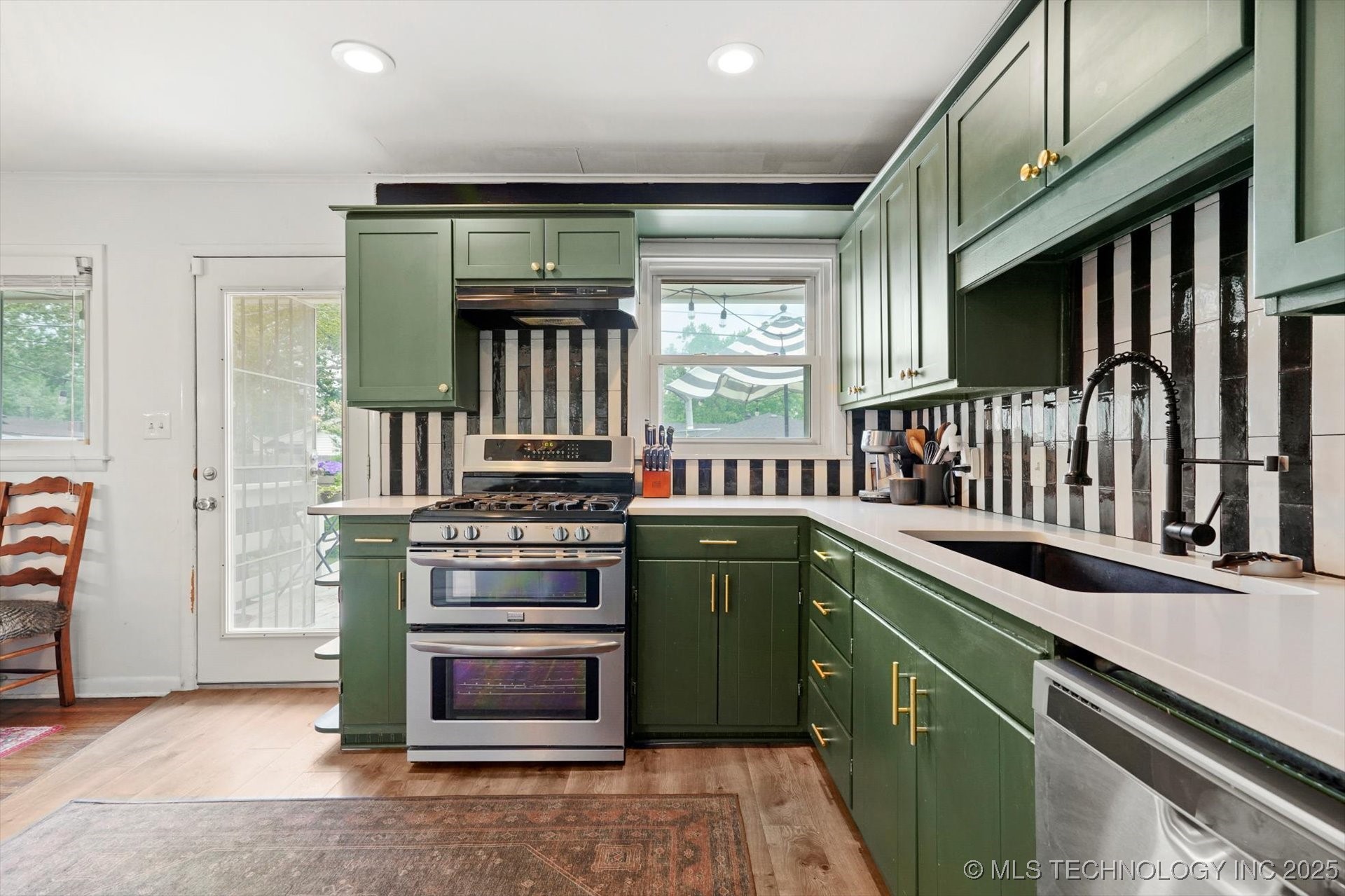 5729 E 25th Place