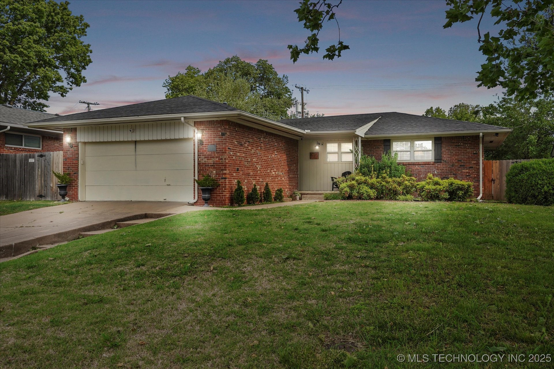 5729 E 25th Place