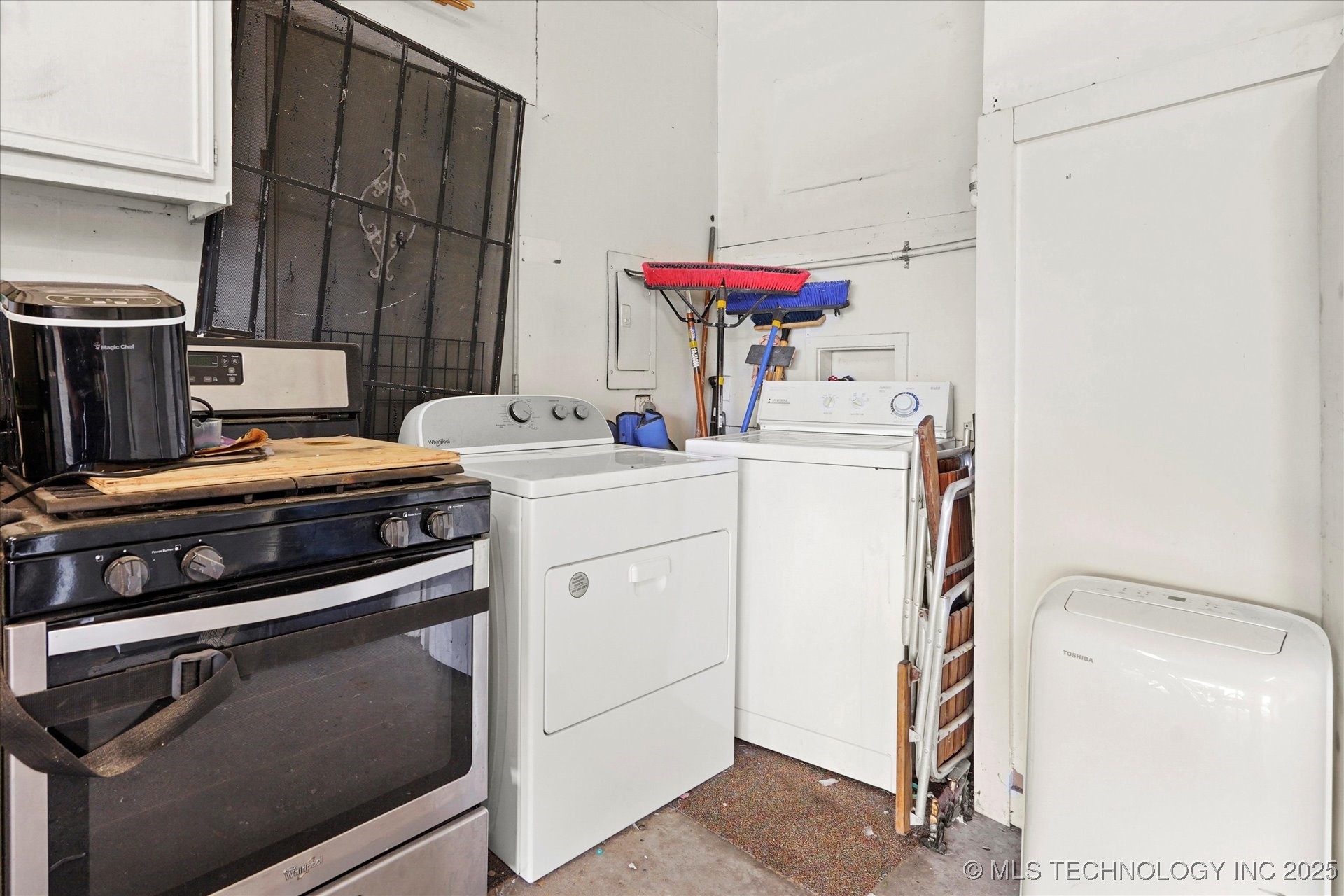 5729 E 25th Place