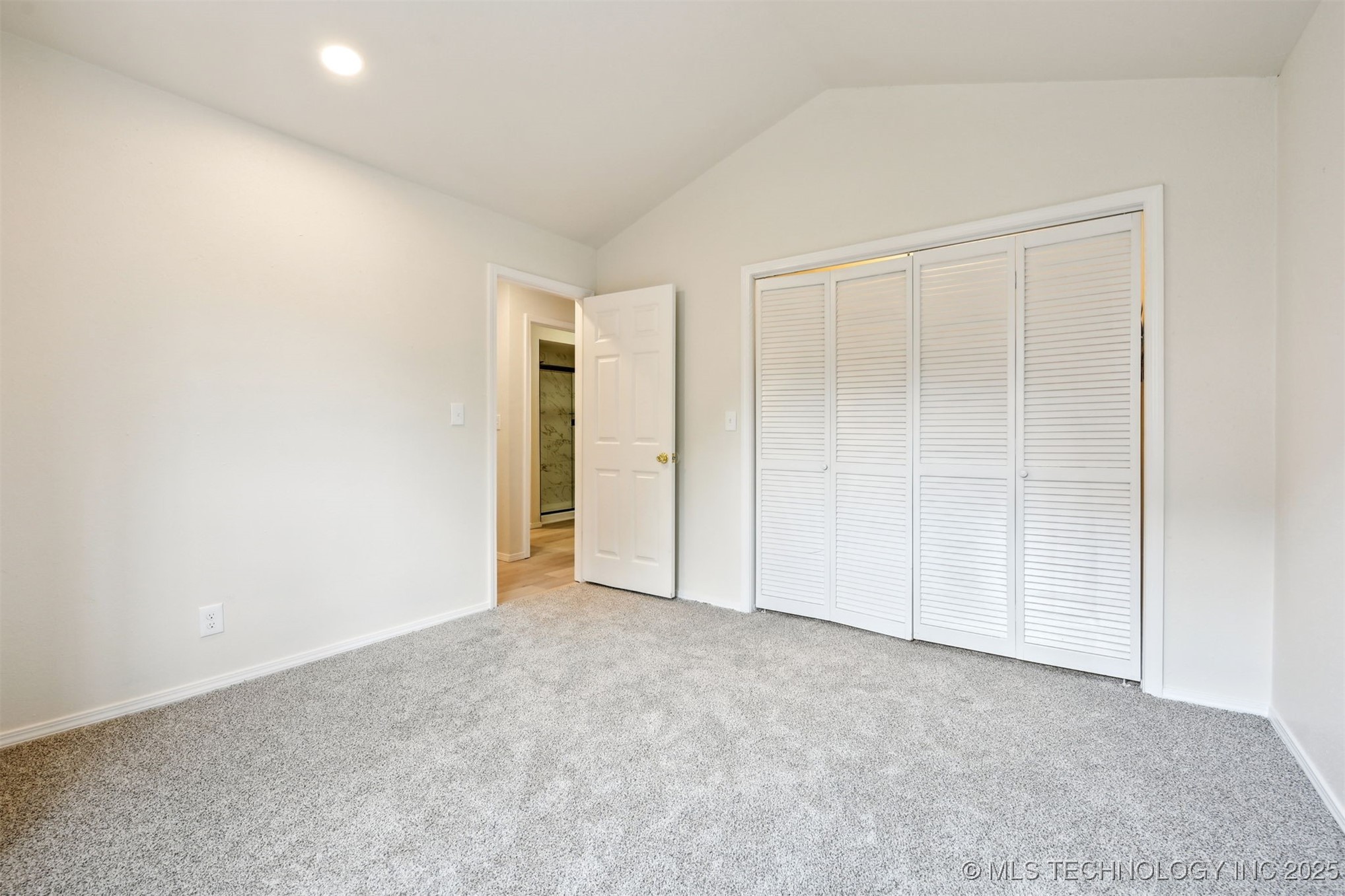 8935 S Norwood Avenue 1402