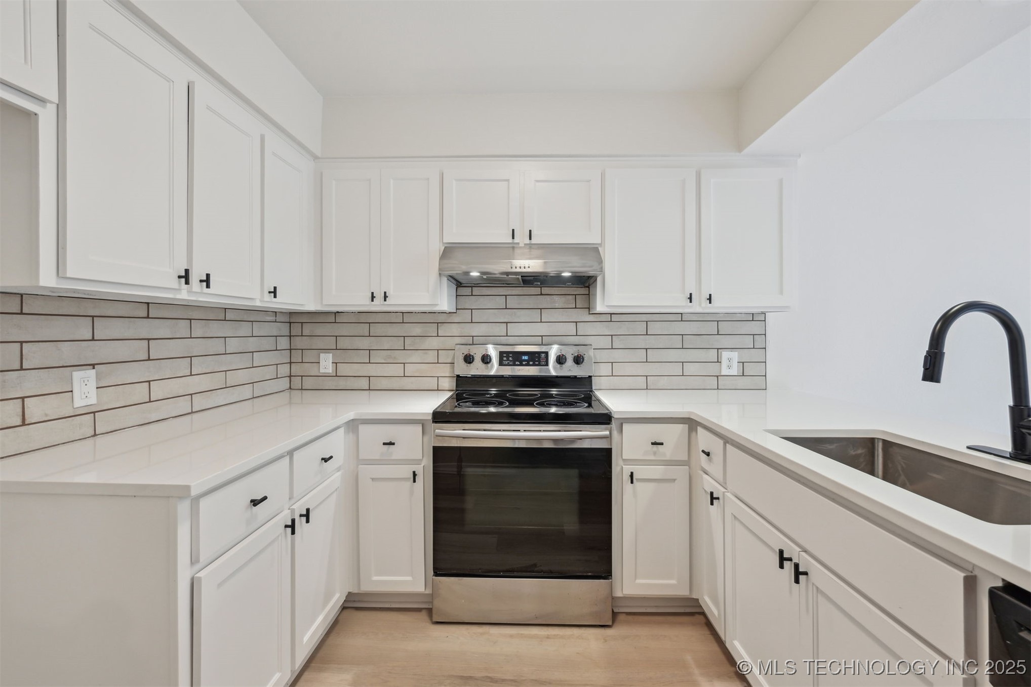 8935 S Norwood Avenue 1402