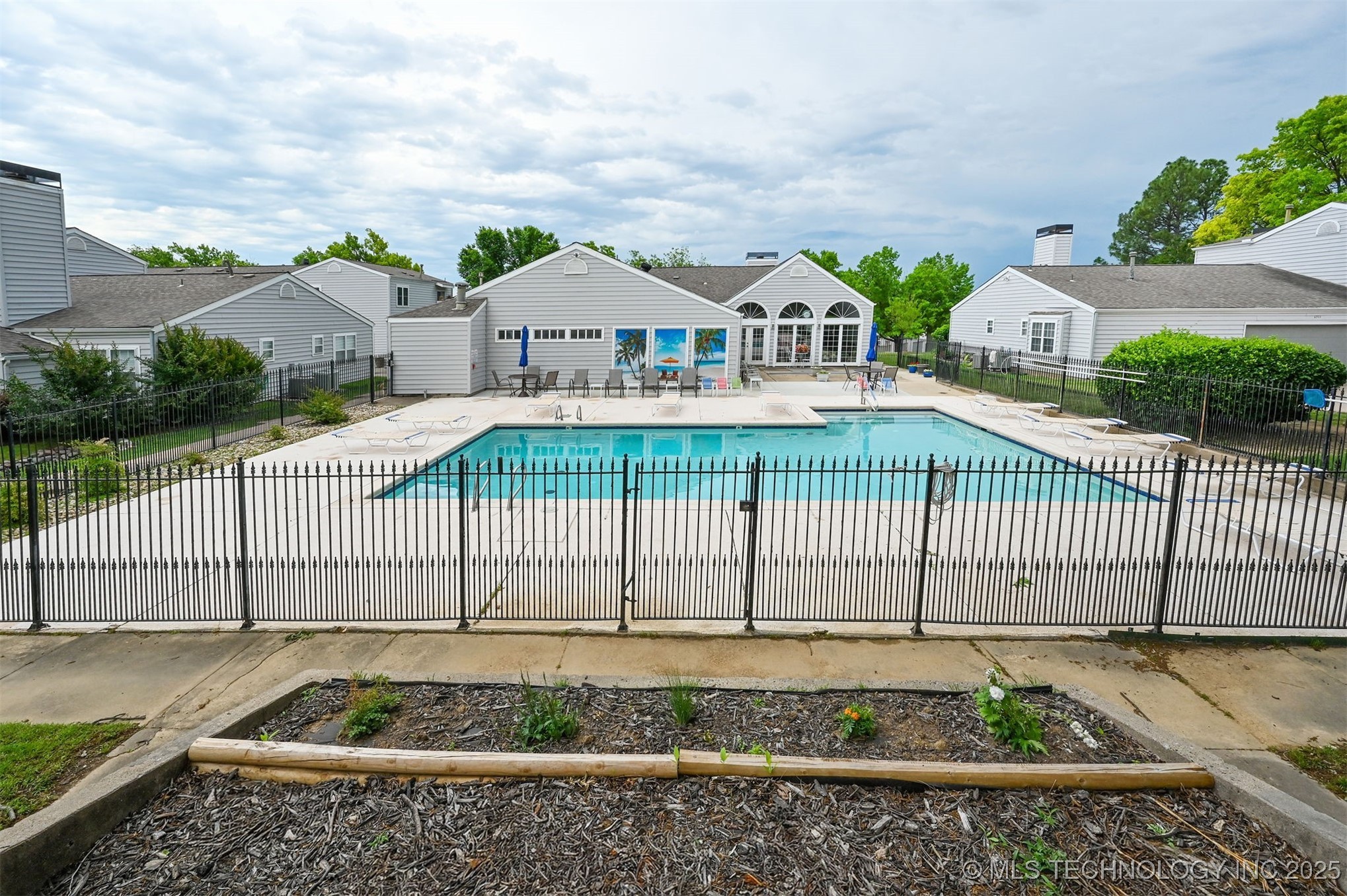 8935 S Norwood Avenue 1402