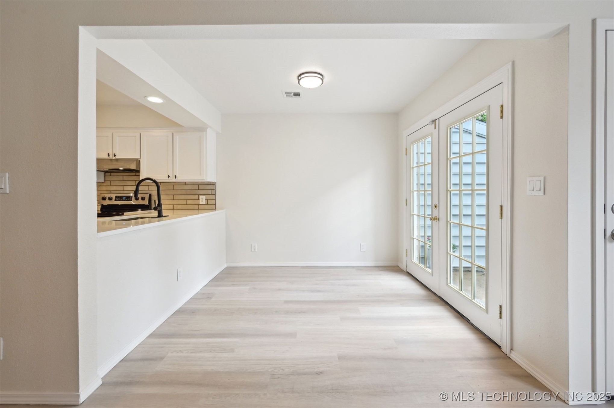 8935 S Norwood Avenue 1402