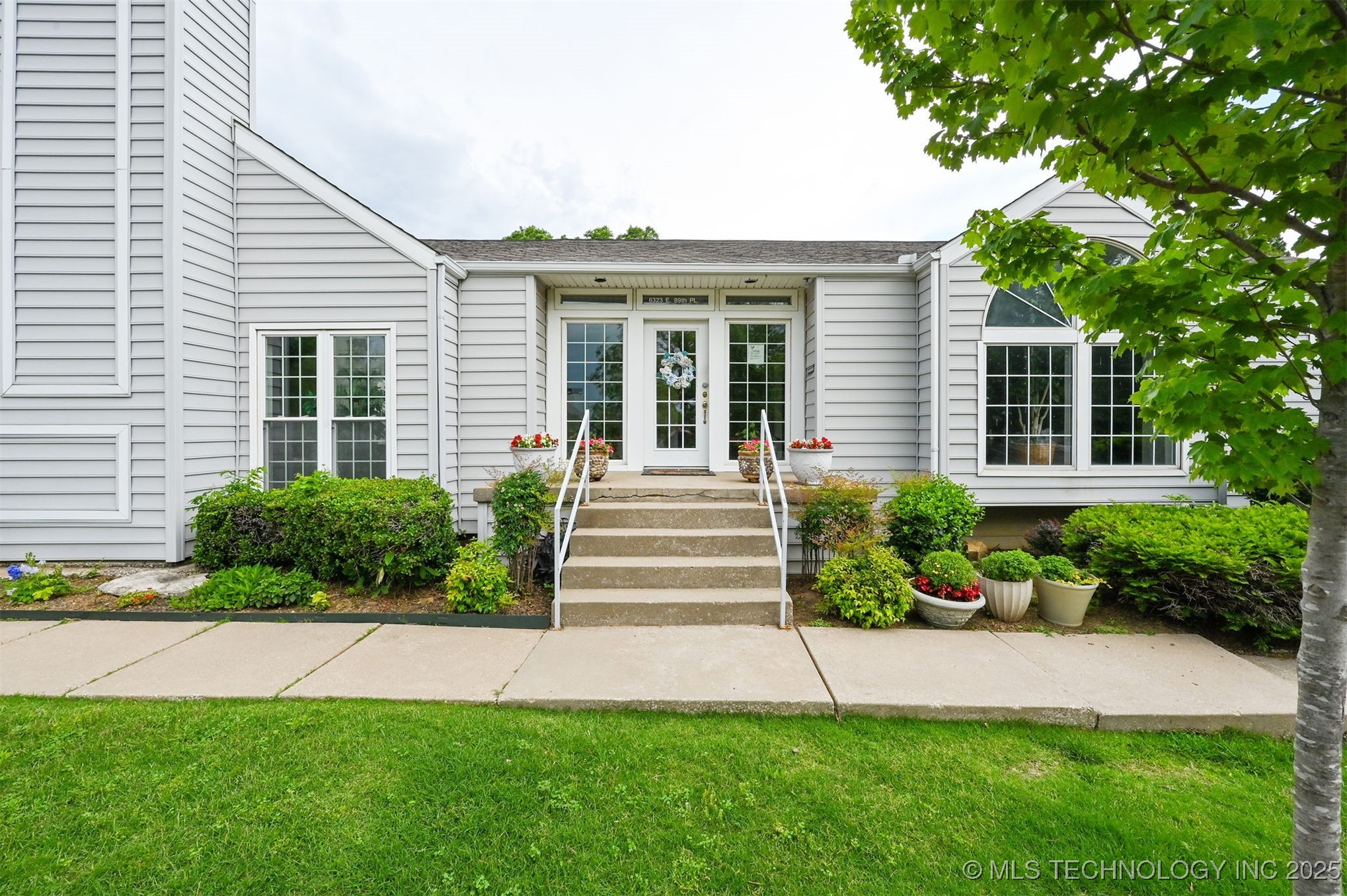 8935 S Norwood Avenue 1402