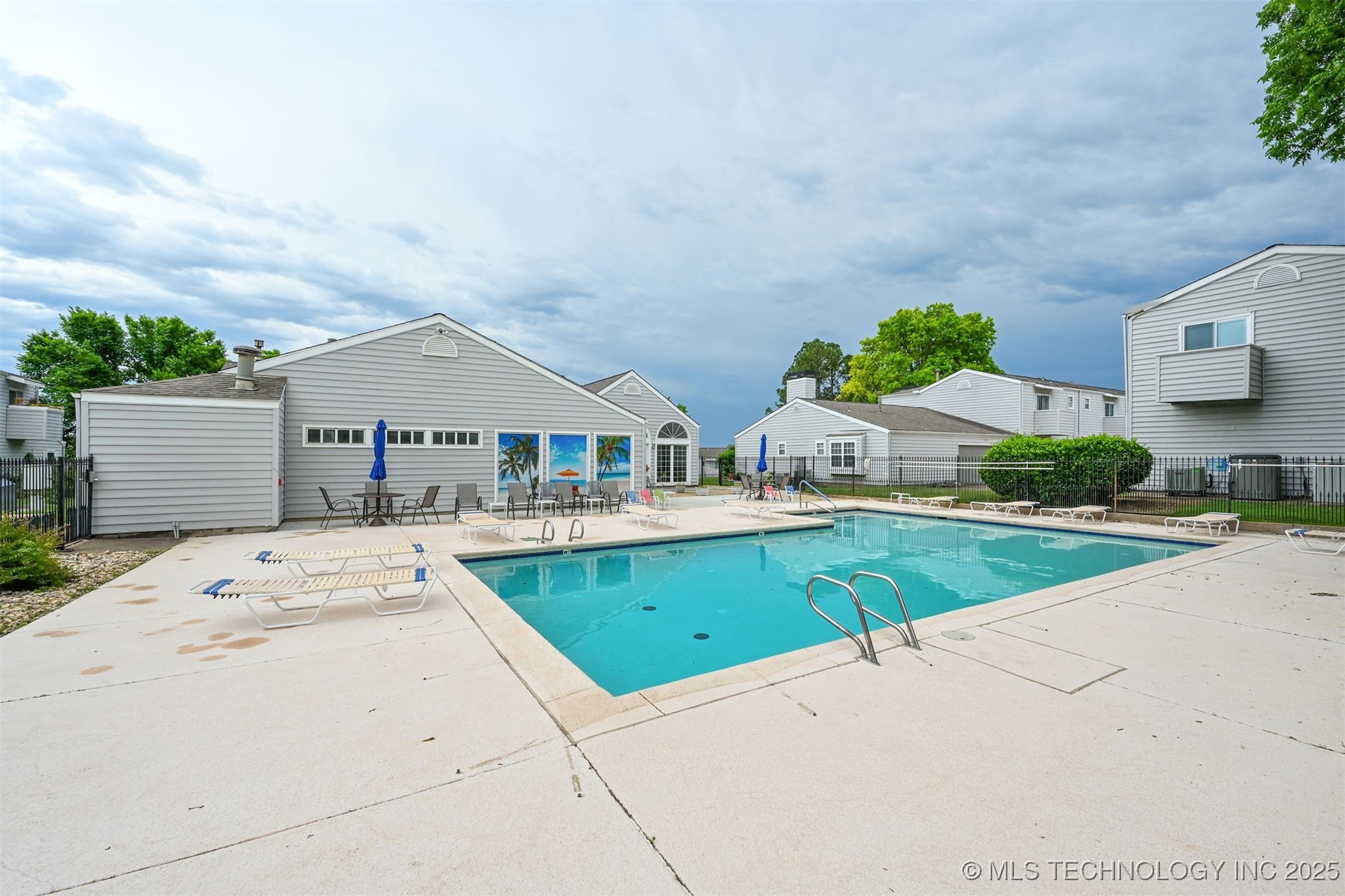 8935 S Norwood Avenue 1402