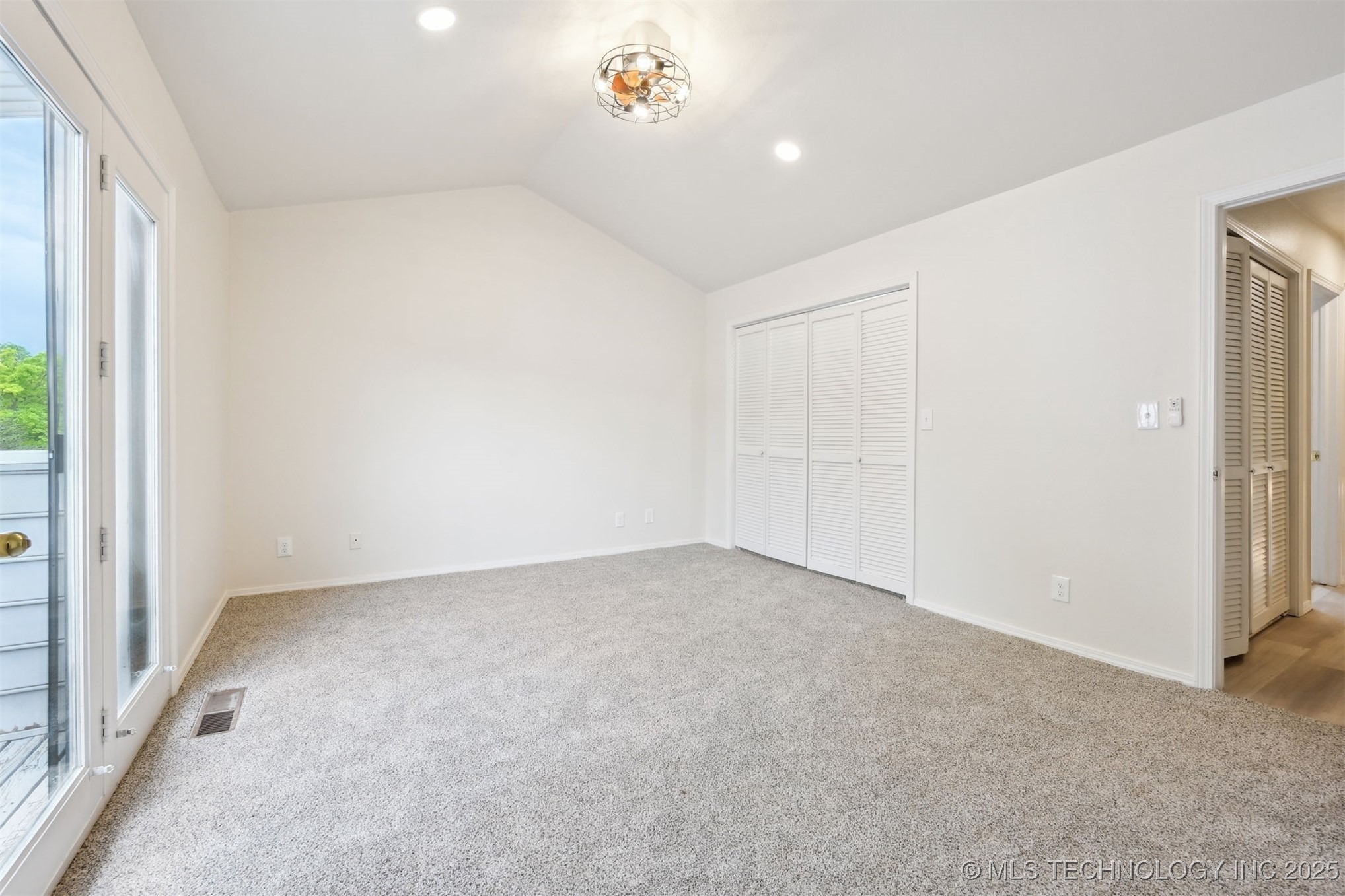 8935 S Norwood Avenue 1402