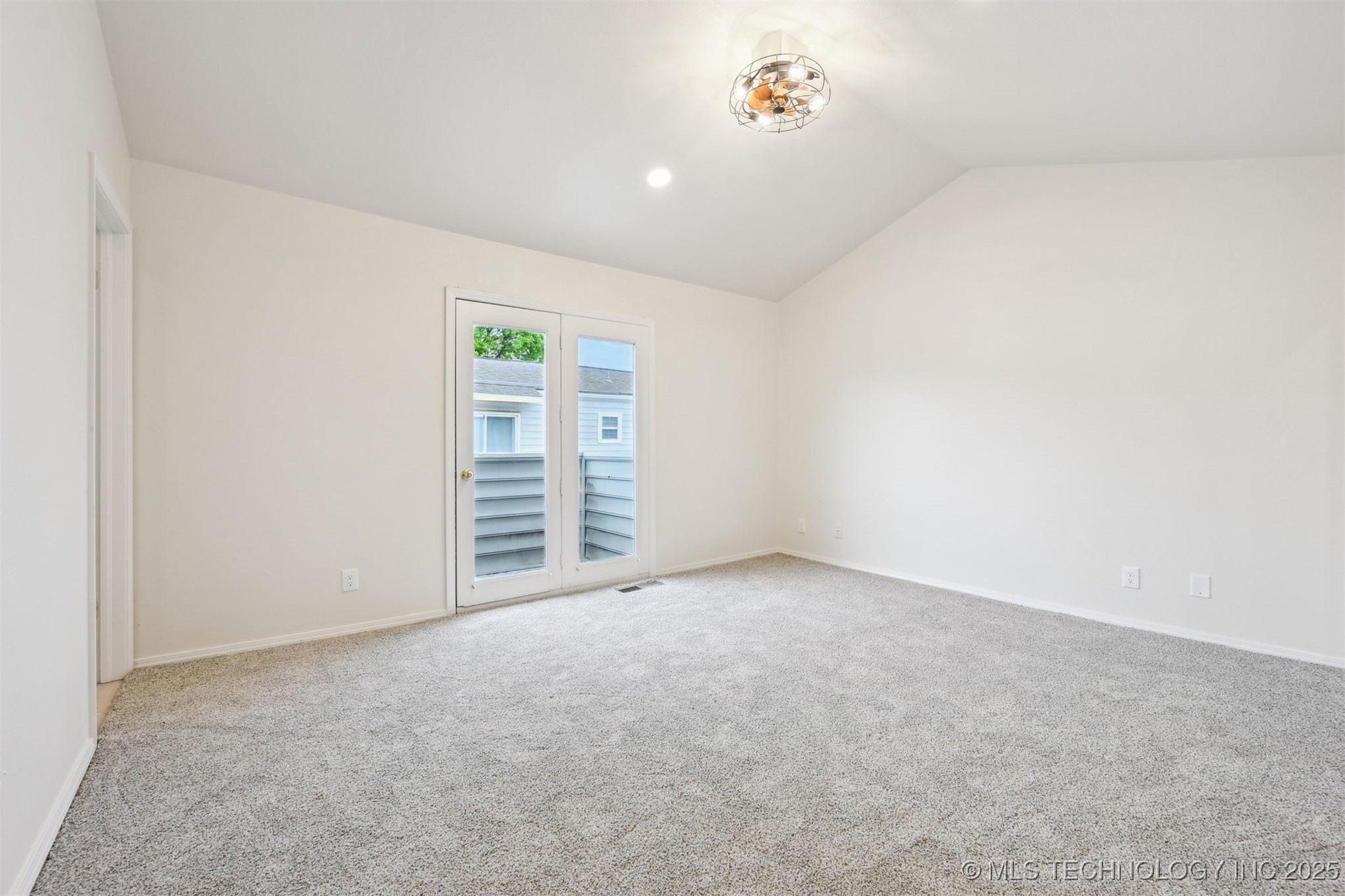 8935 S Norwood Avenue 1402