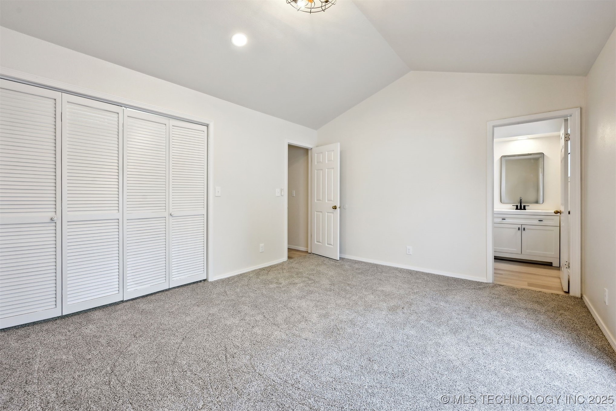 8935 S Norwood Avenue 1402