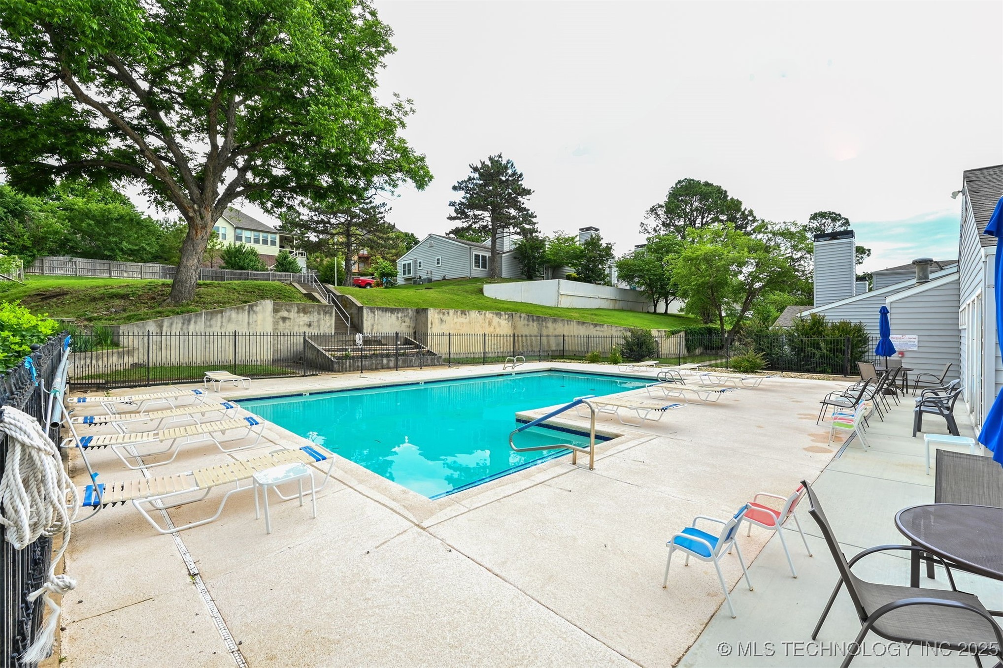 8935 S Norwood Avenue 1402