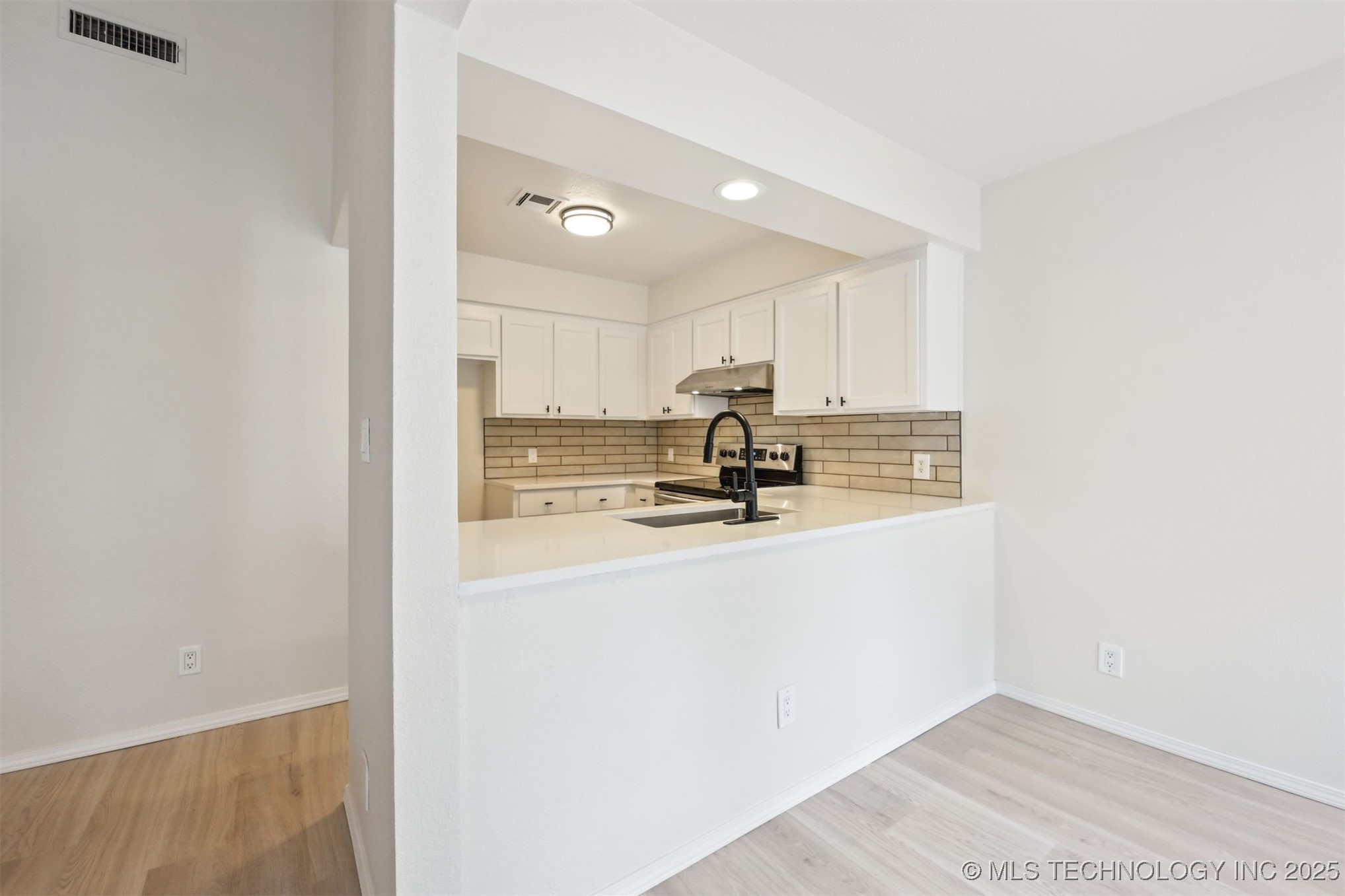 8935 S Norwood Avenue 1402