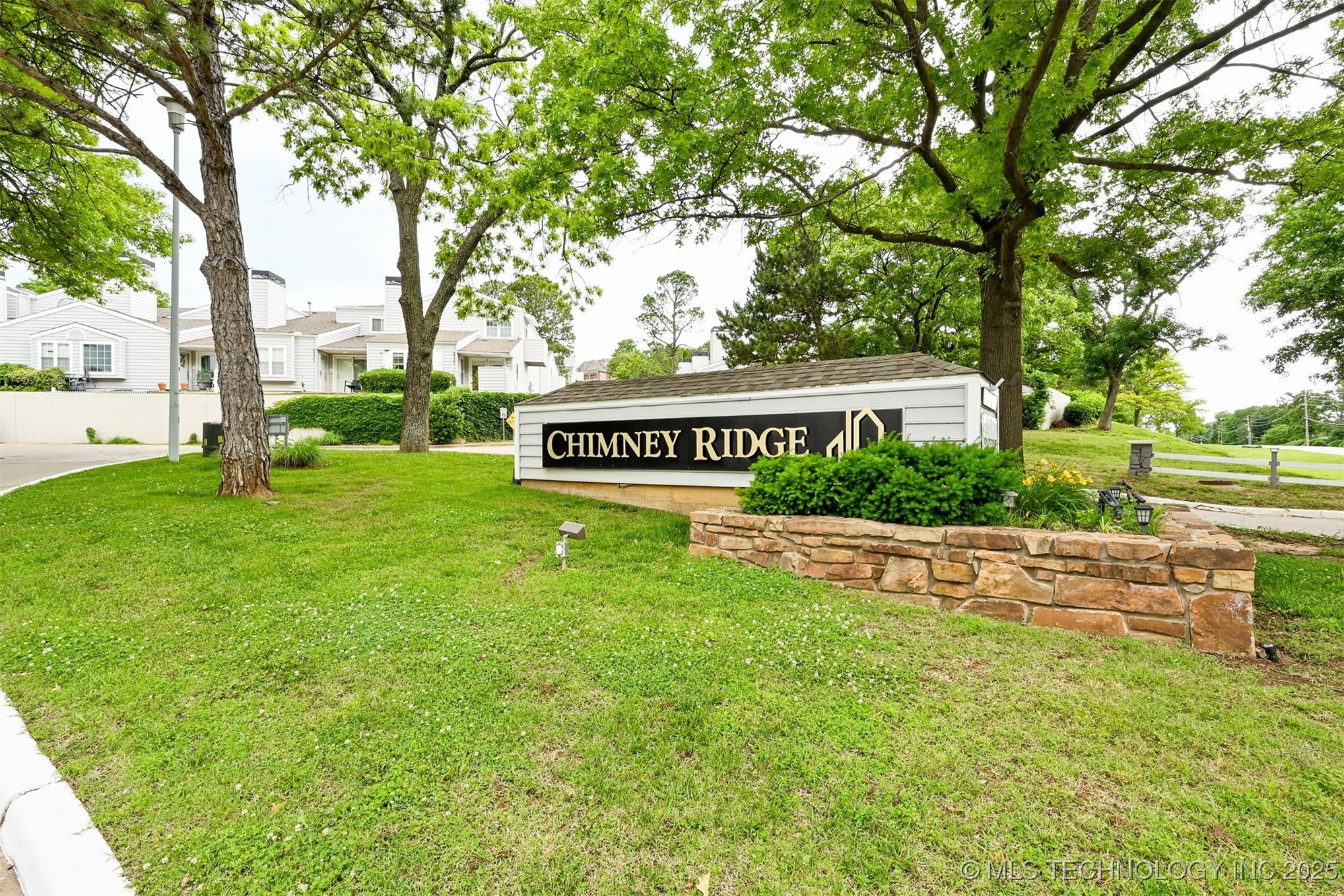 8935 S Norwood Avenue 1402