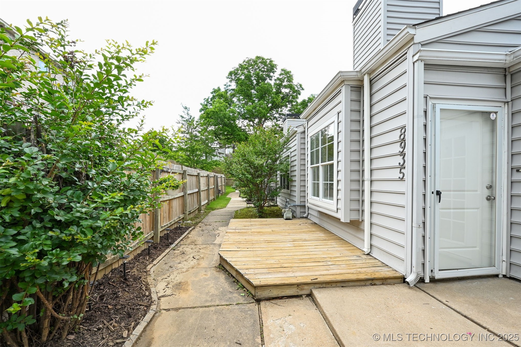 8935 S Norwood Avenue 1402