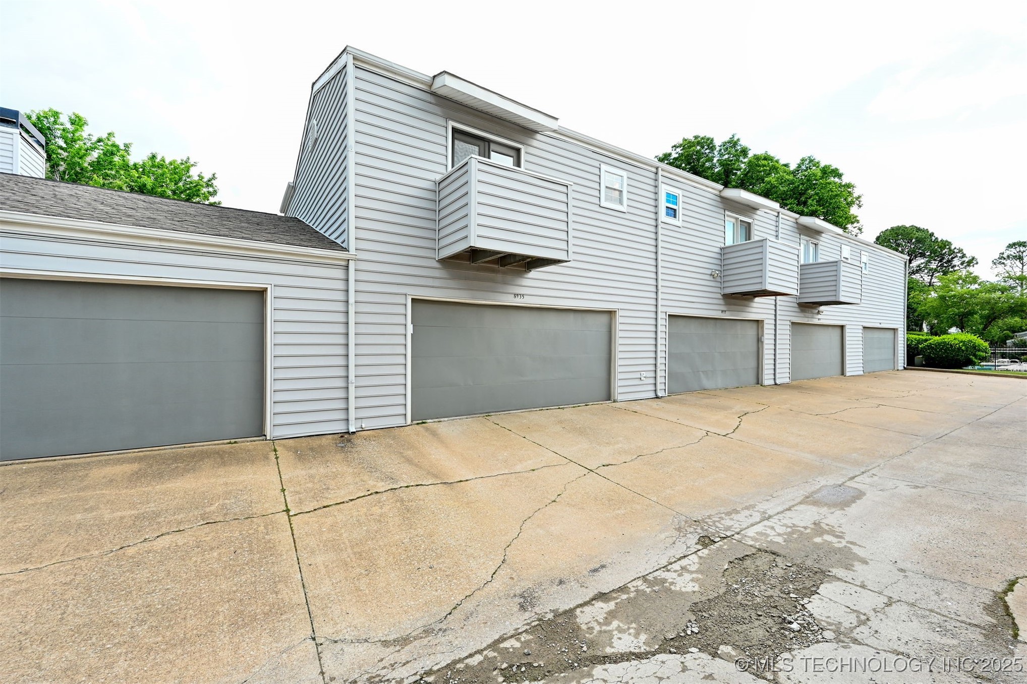 8935 S Norwood Avenue 1402