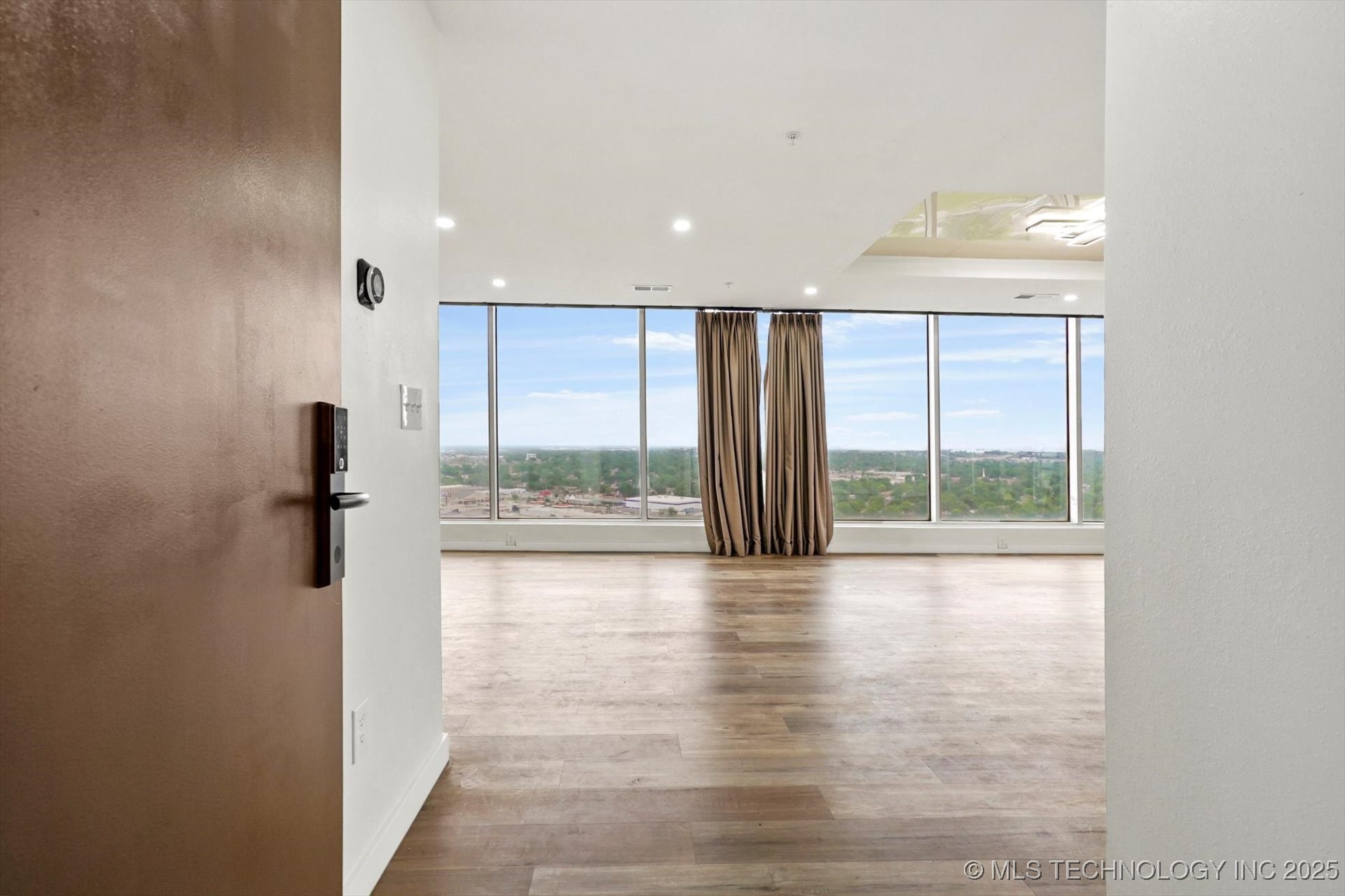 5810 E Skelly Drive 303