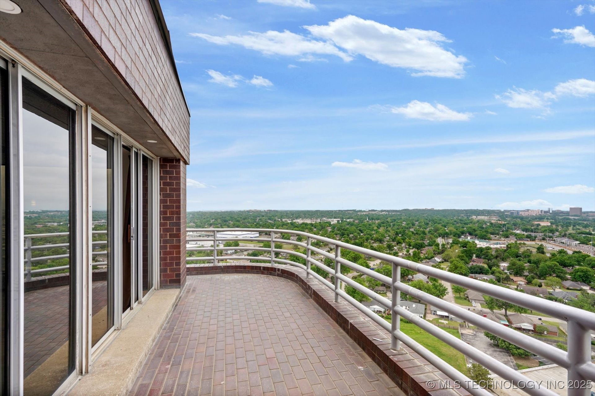 5810 E Skelly Drive 303