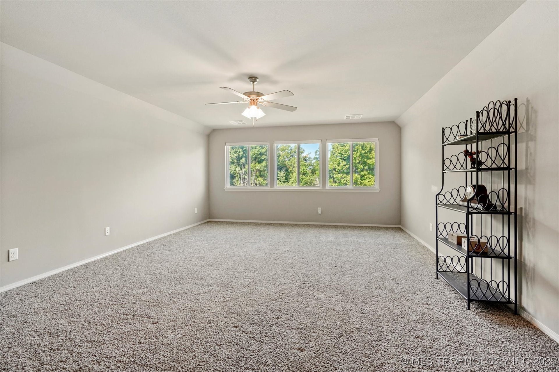 6904 S Chestnut Avenue