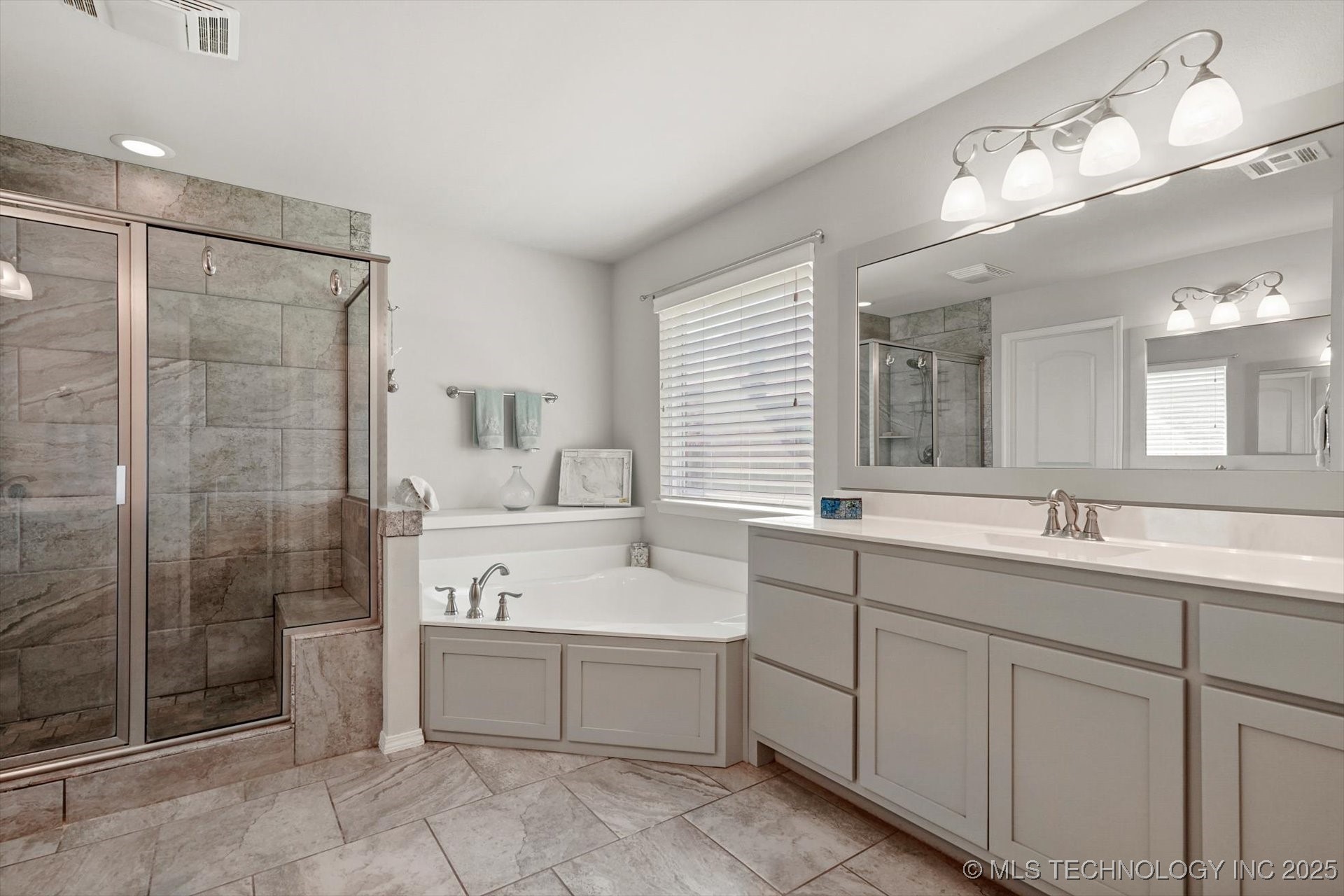 6904 S Chestnut Avenue