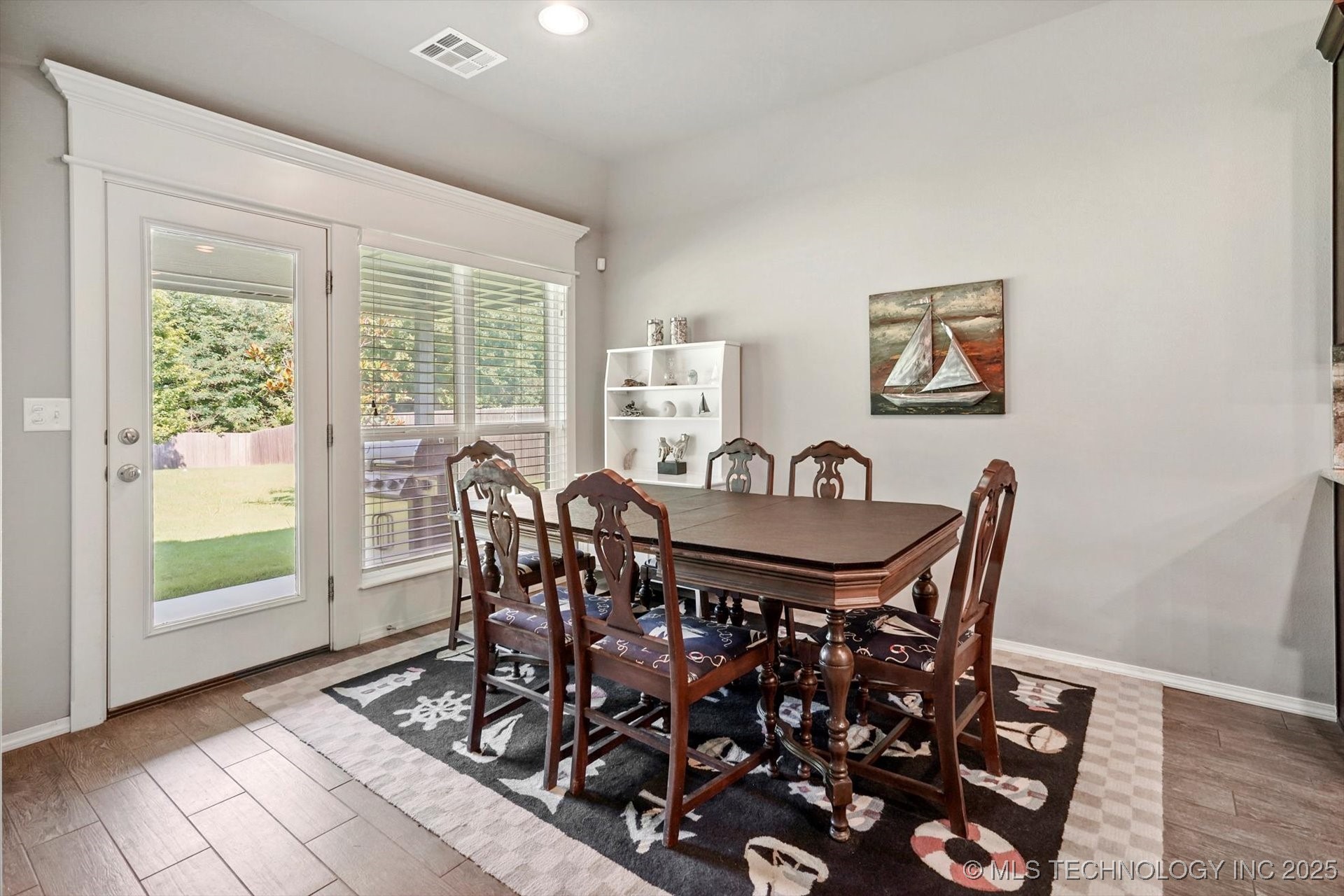 6904 S Chestnut Avenue