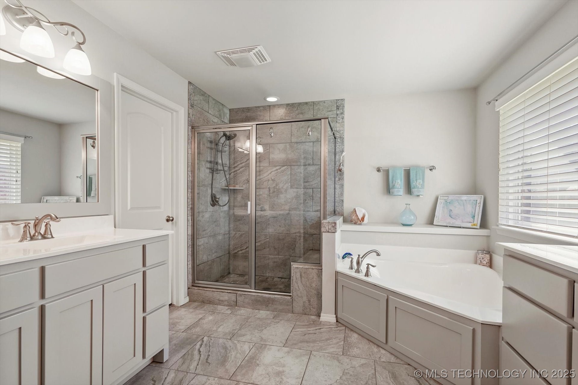 6904 S Chestnut Avenue