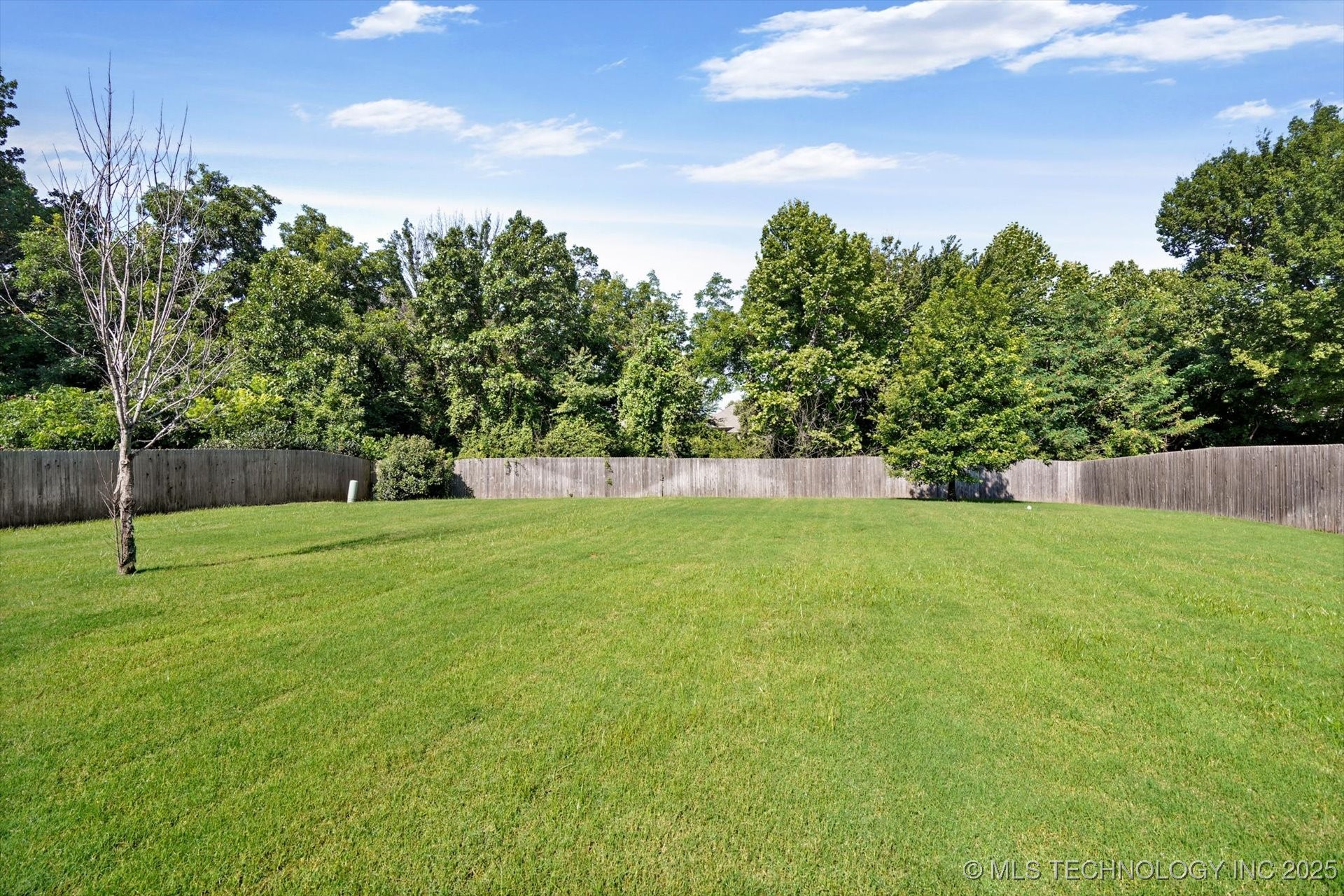 6904 S Chestnut Avenue