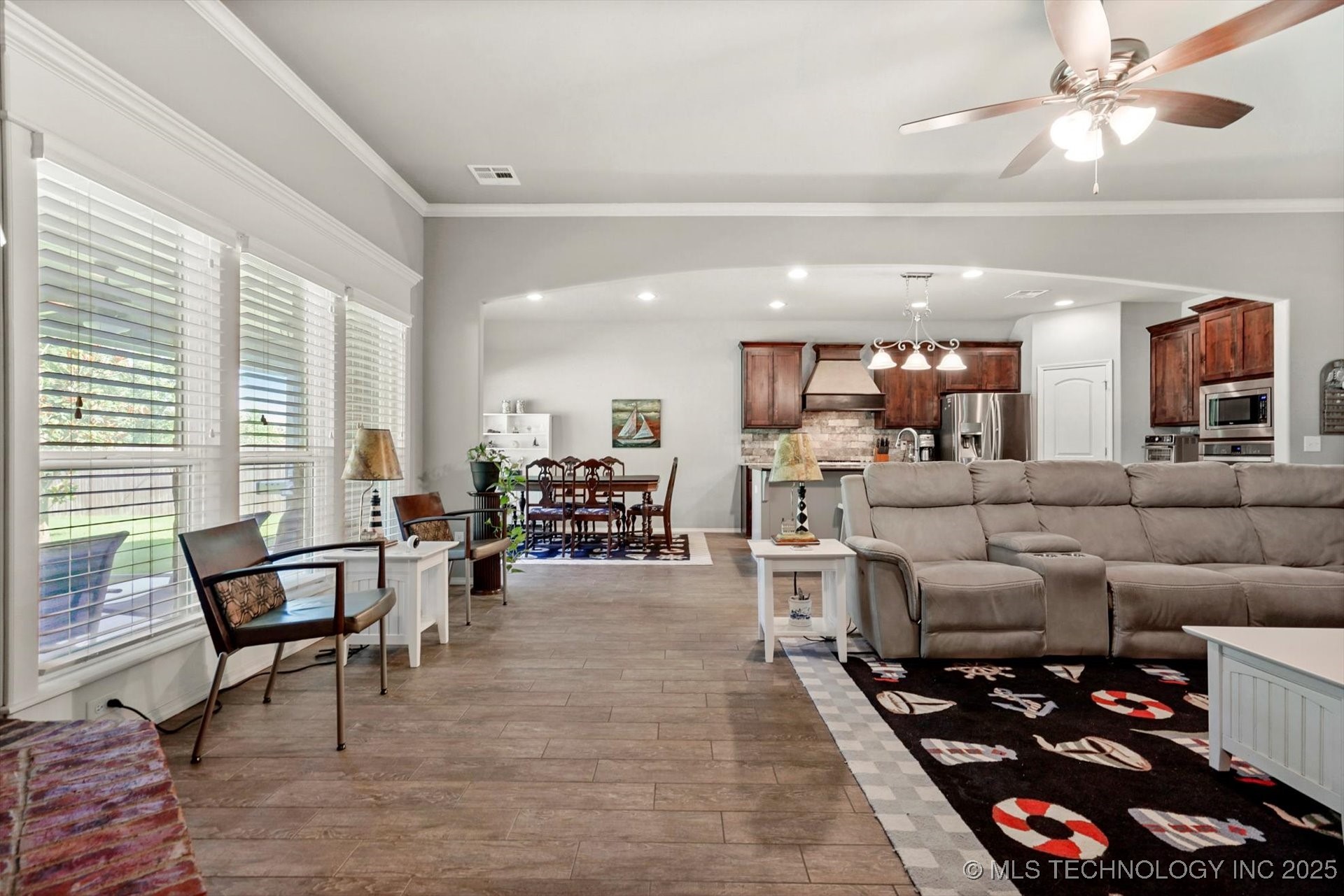 6904 S Chestnut Avenue