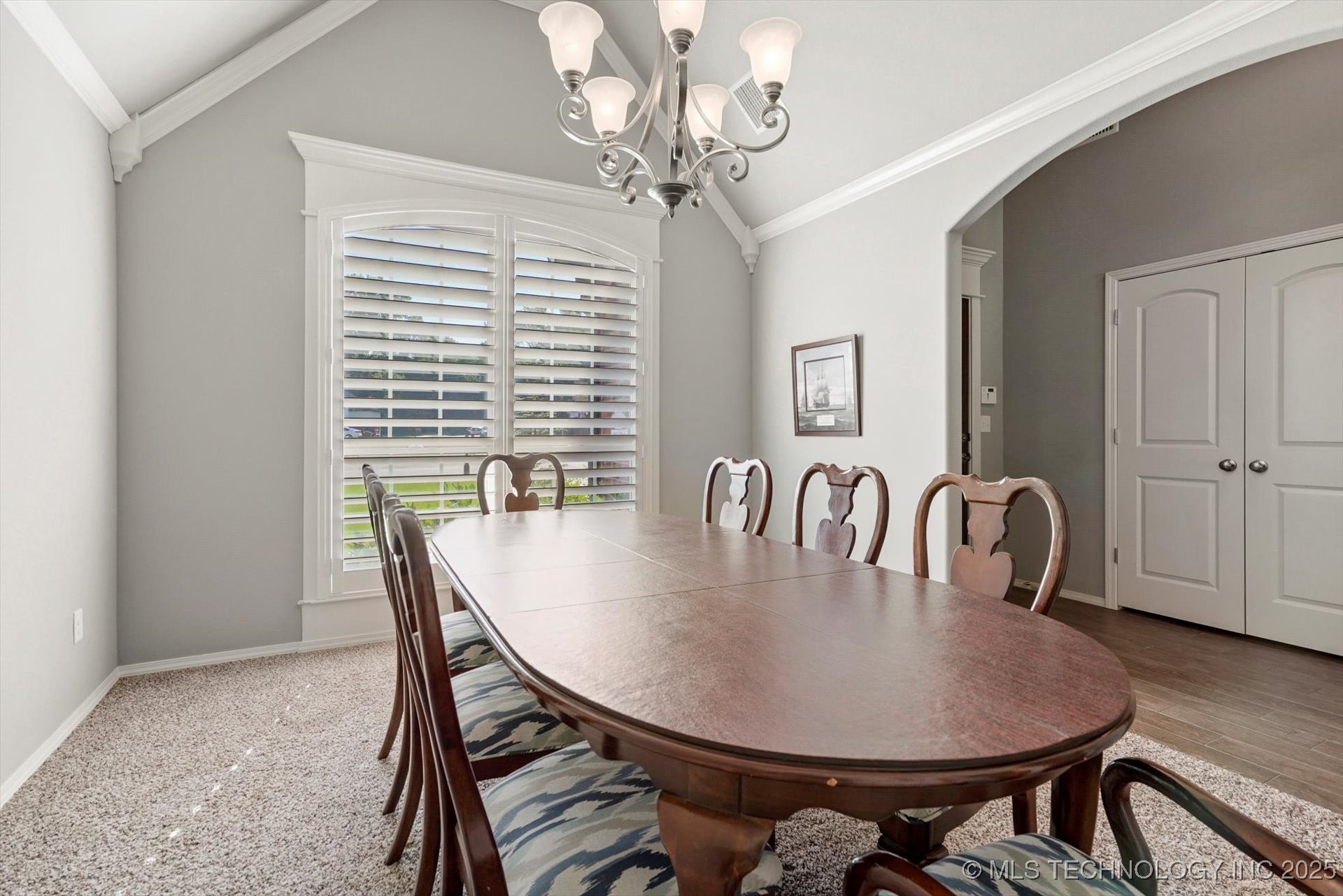 6904 S Chestnut Avenue