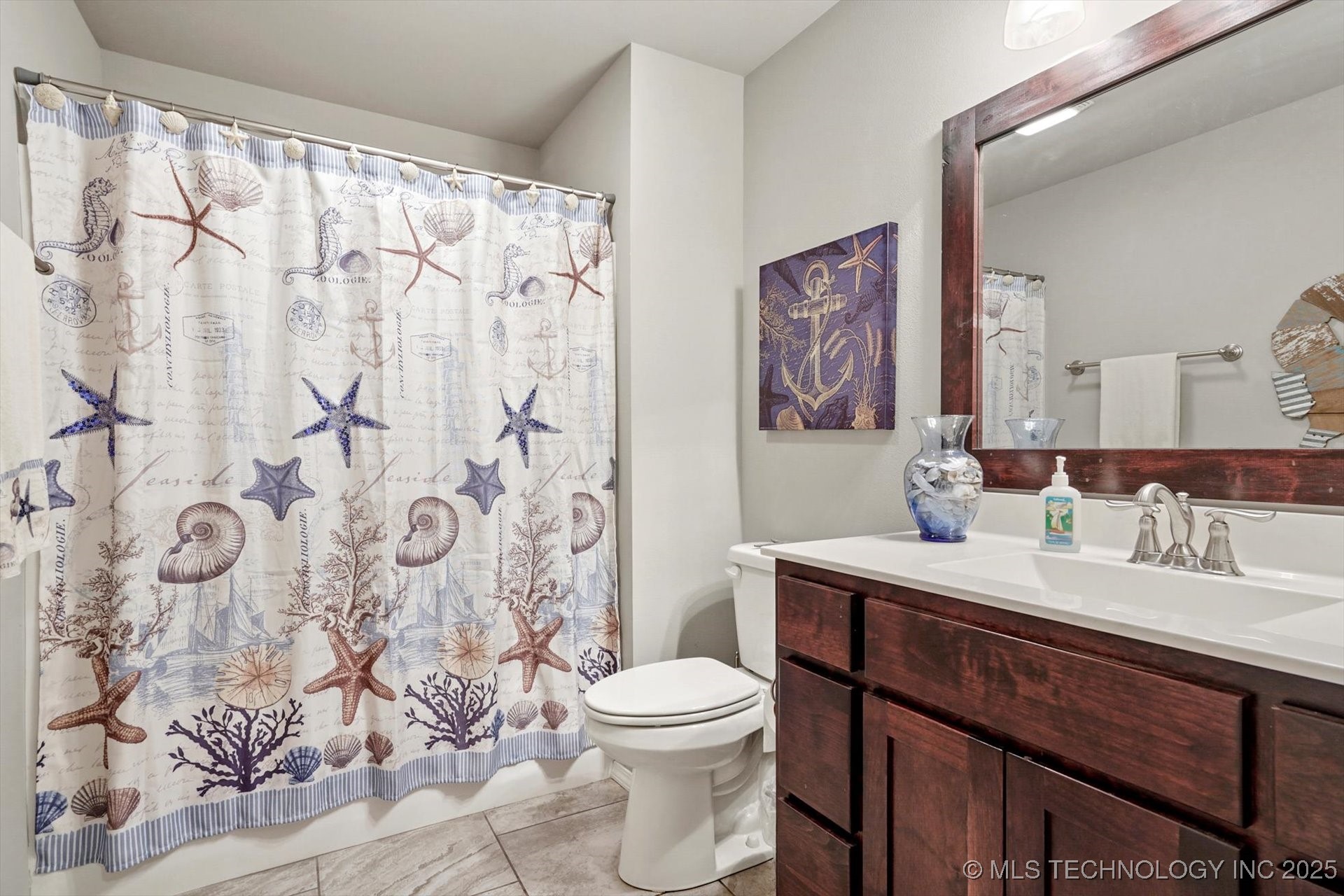 6904 S Chestnut Avenue