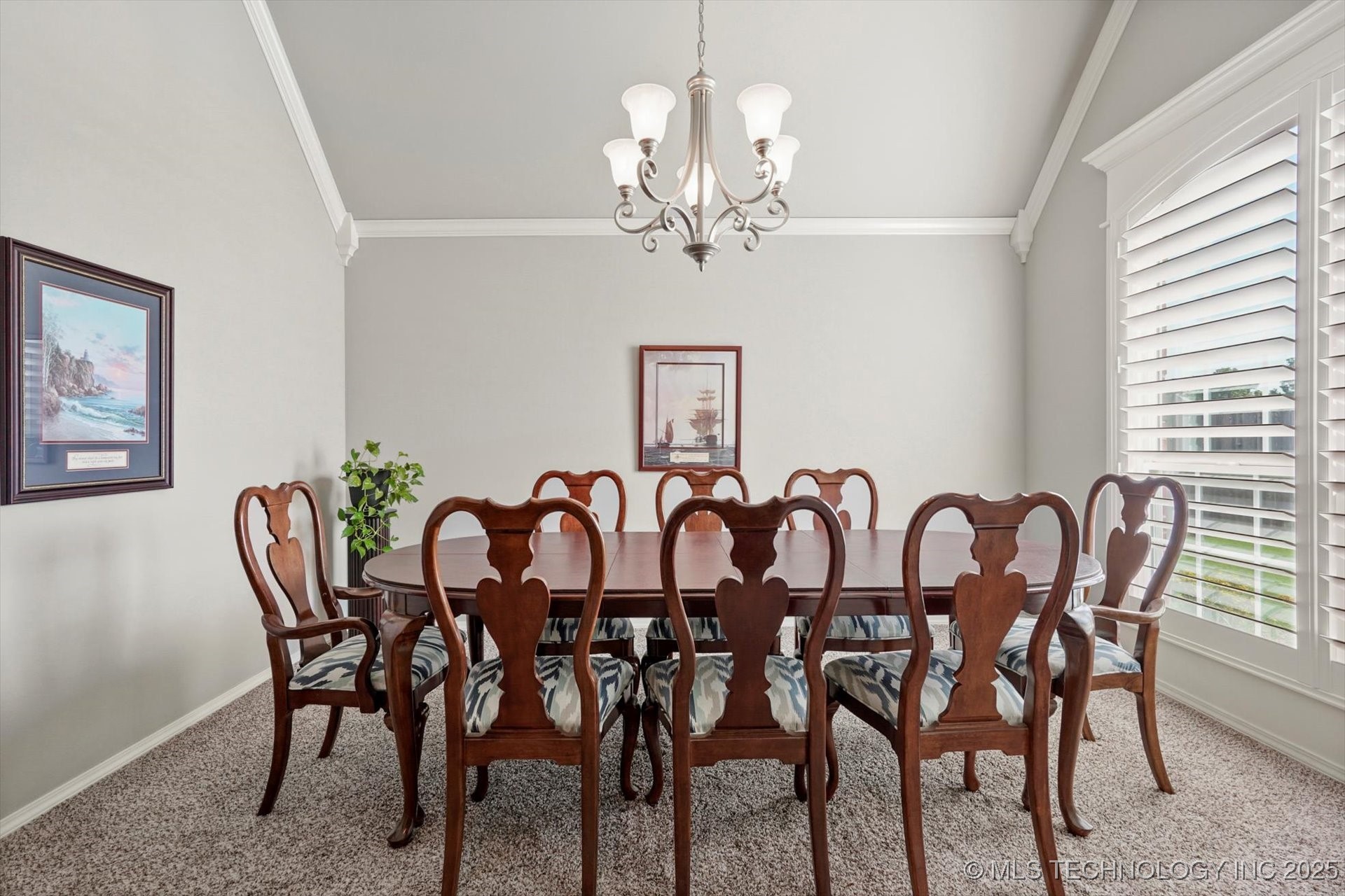 6904 S Chestnut Avenue