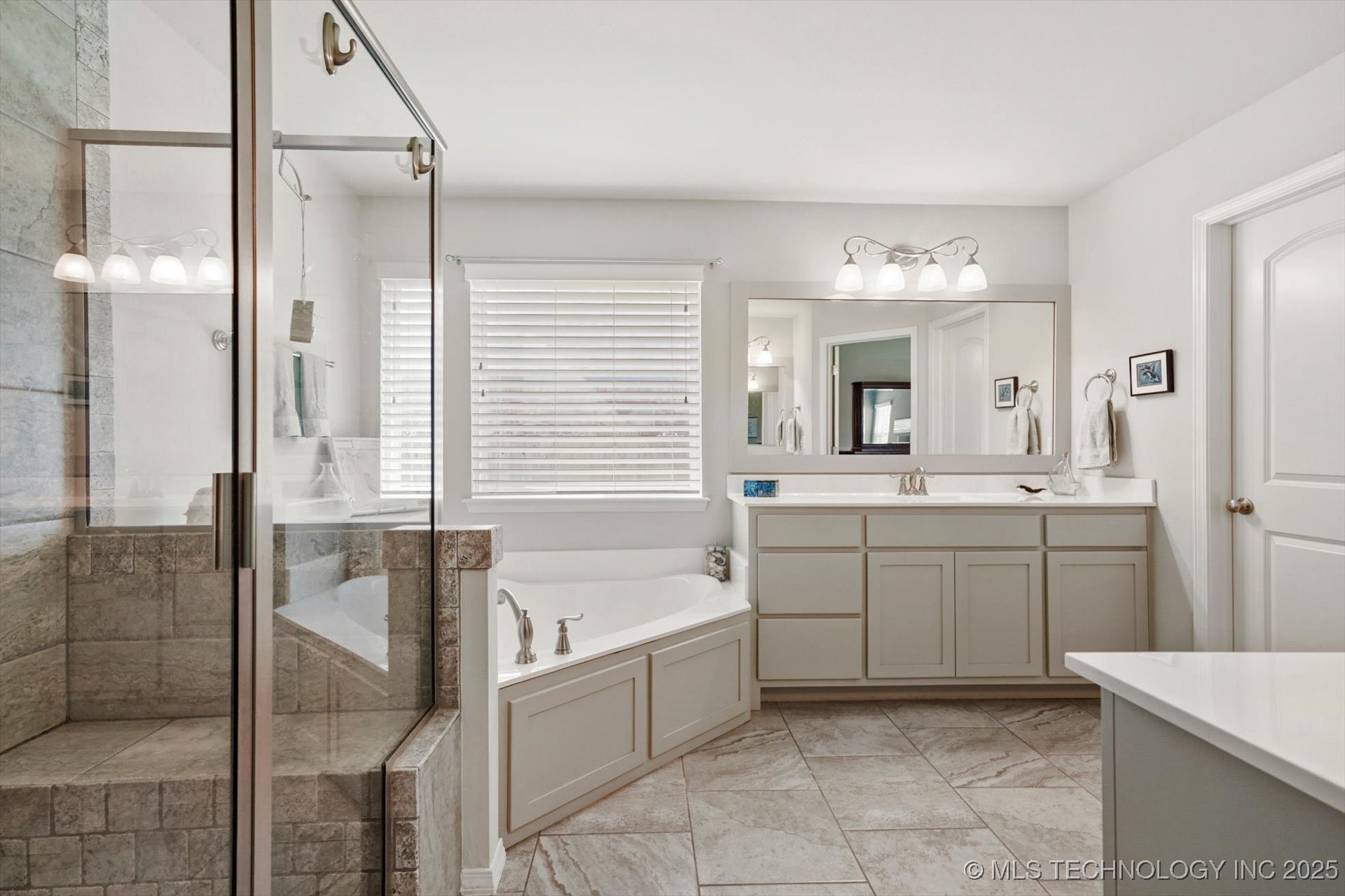 6904 S Chestnut Avenue