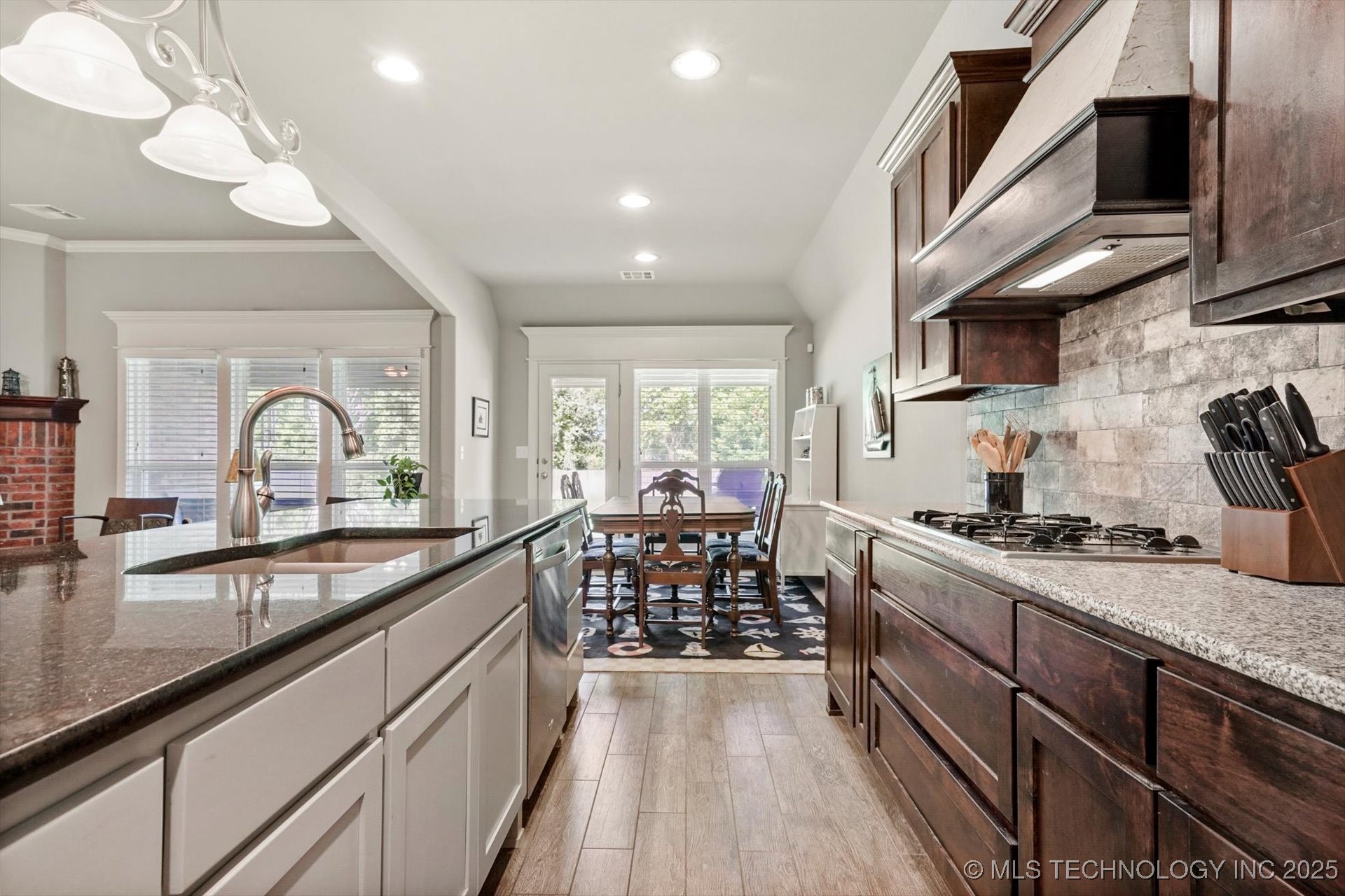 6904 S Chestnut Avenue