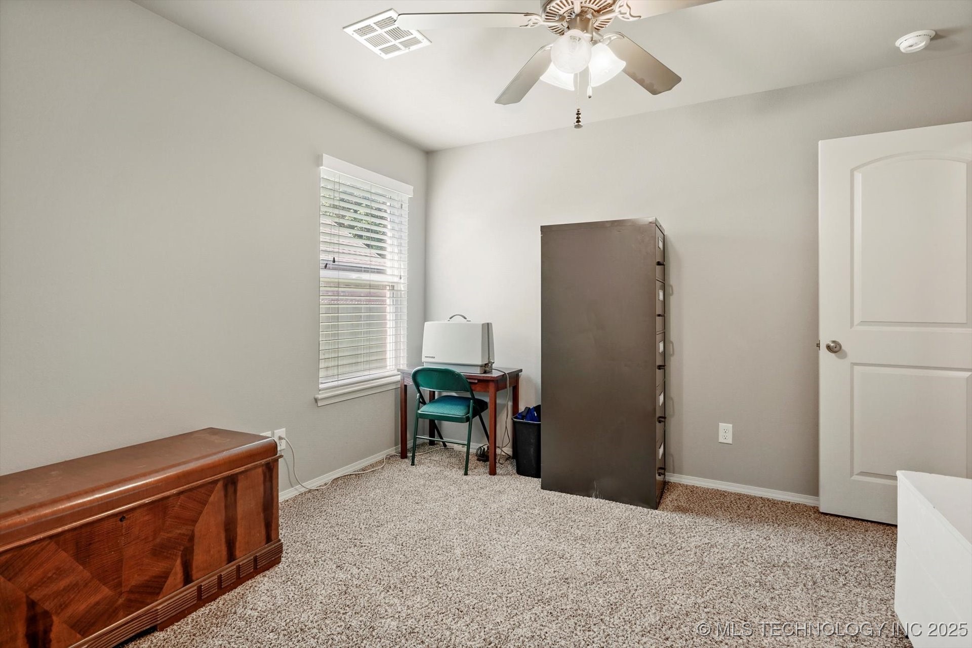 6904 S Chestnut Avenue