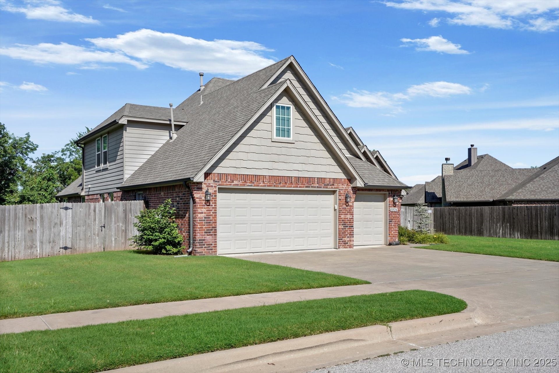 6904 S Chestnut Avenue