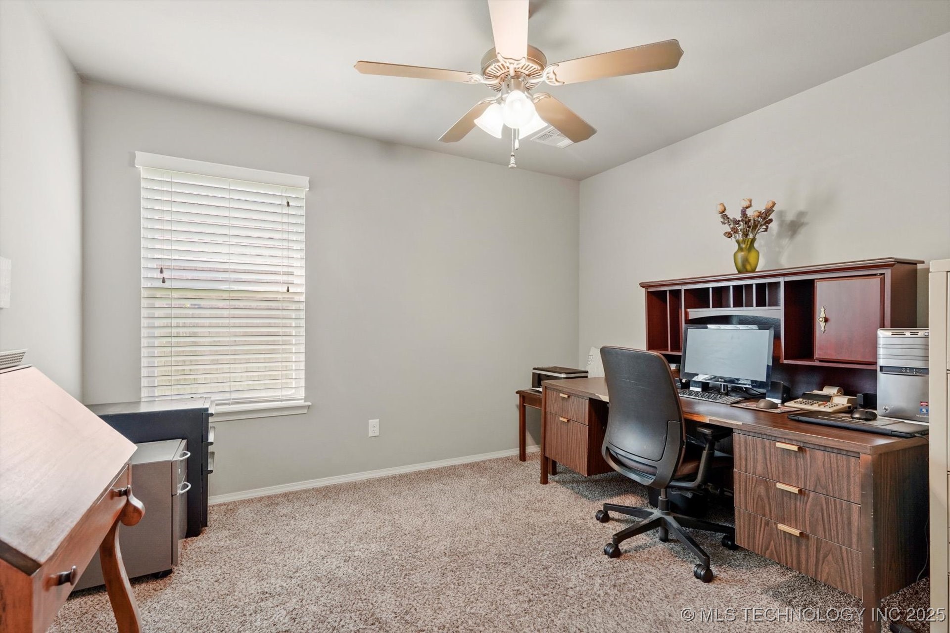 6904 S Chestnut Avenue