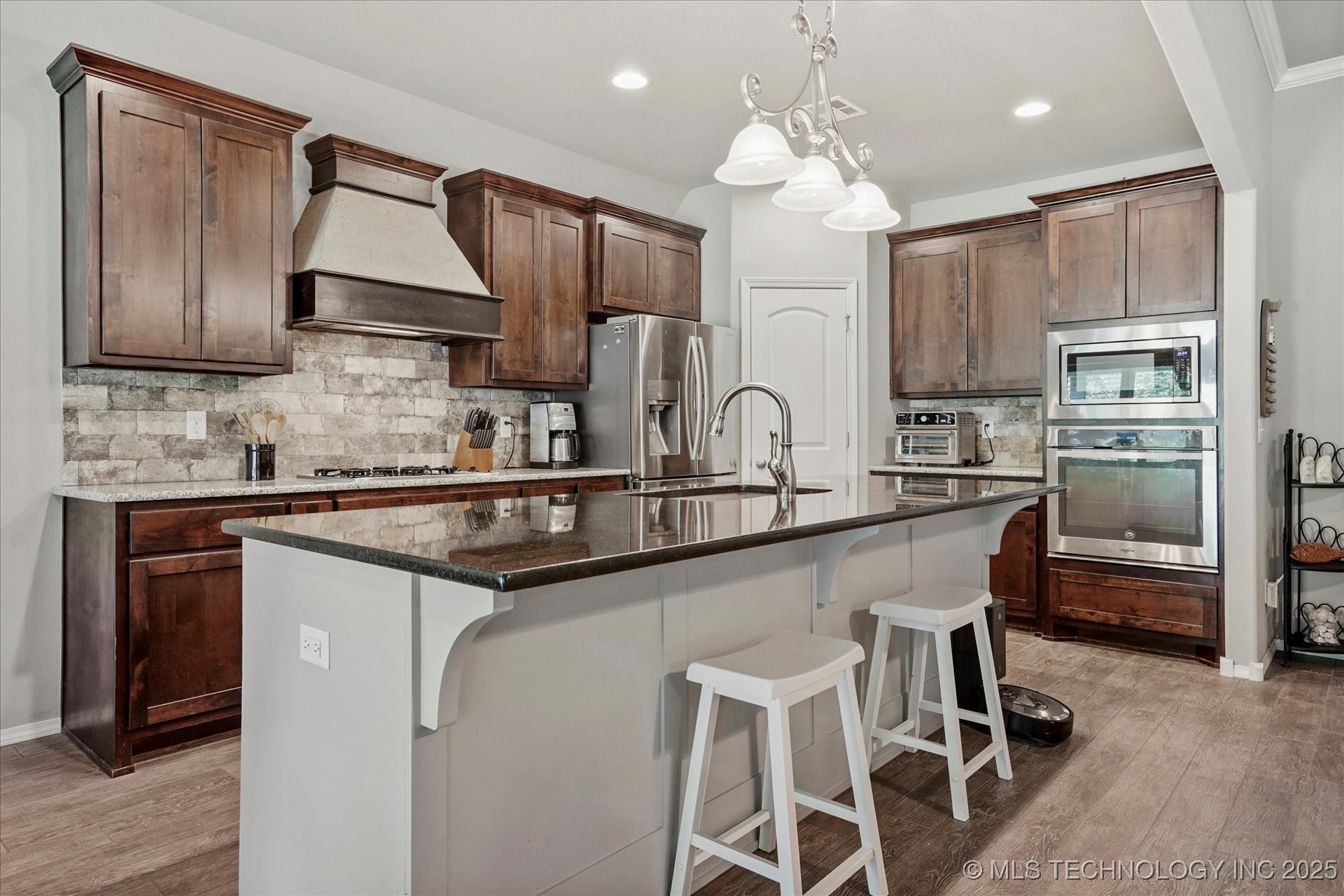 6904 S Chestnut Avenue