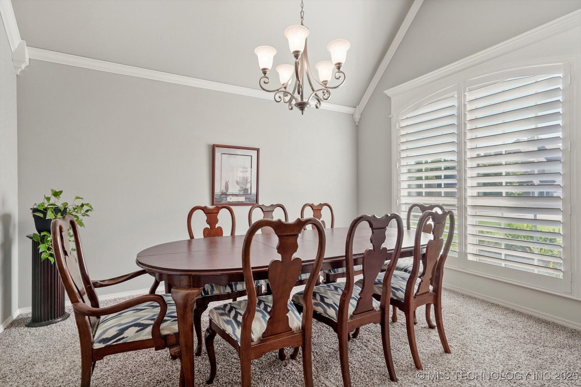 6904 S Chestnut Avenue