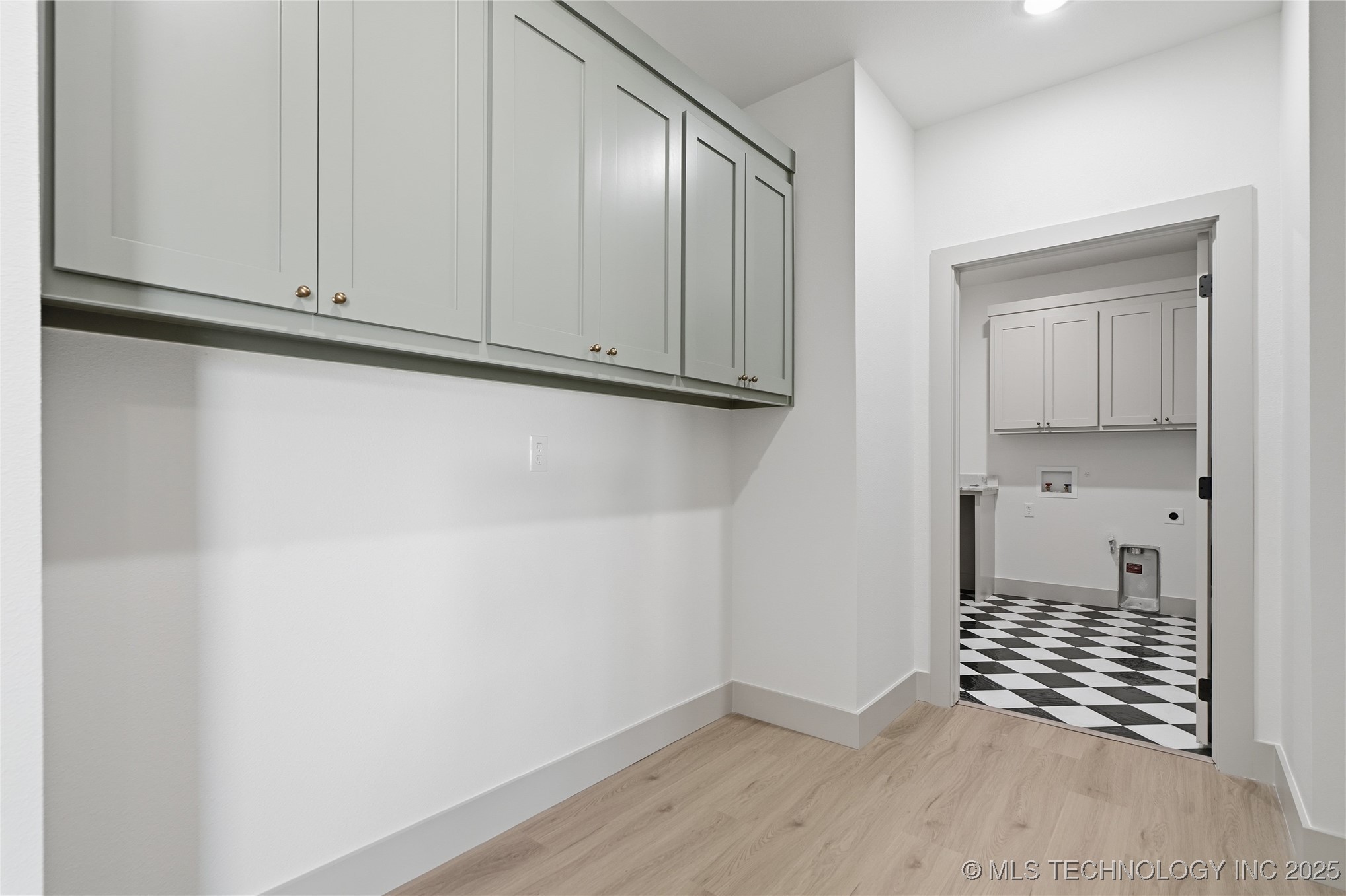 2983 E Josiah Boulevard