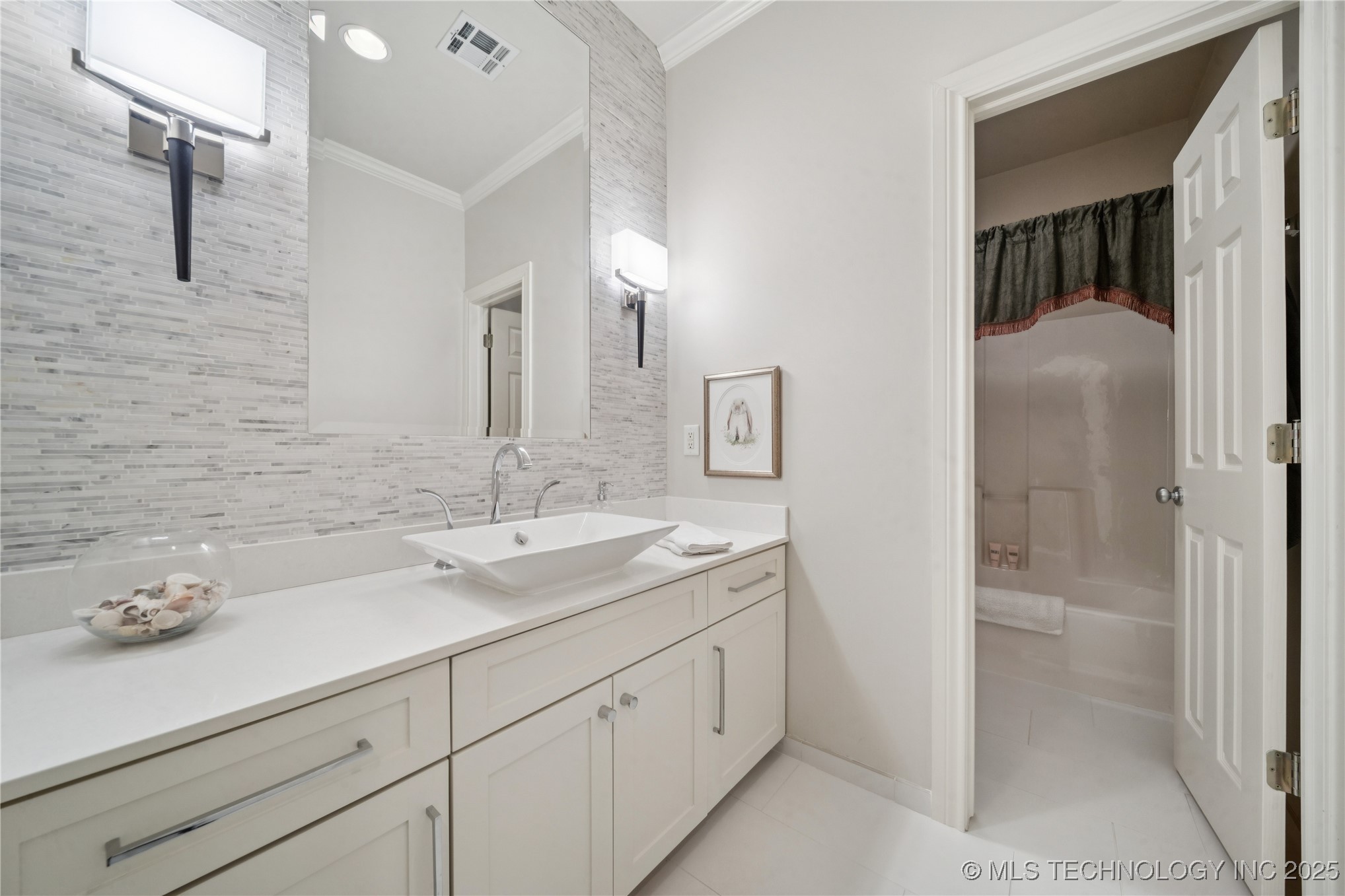 6903 E 82nd Street S