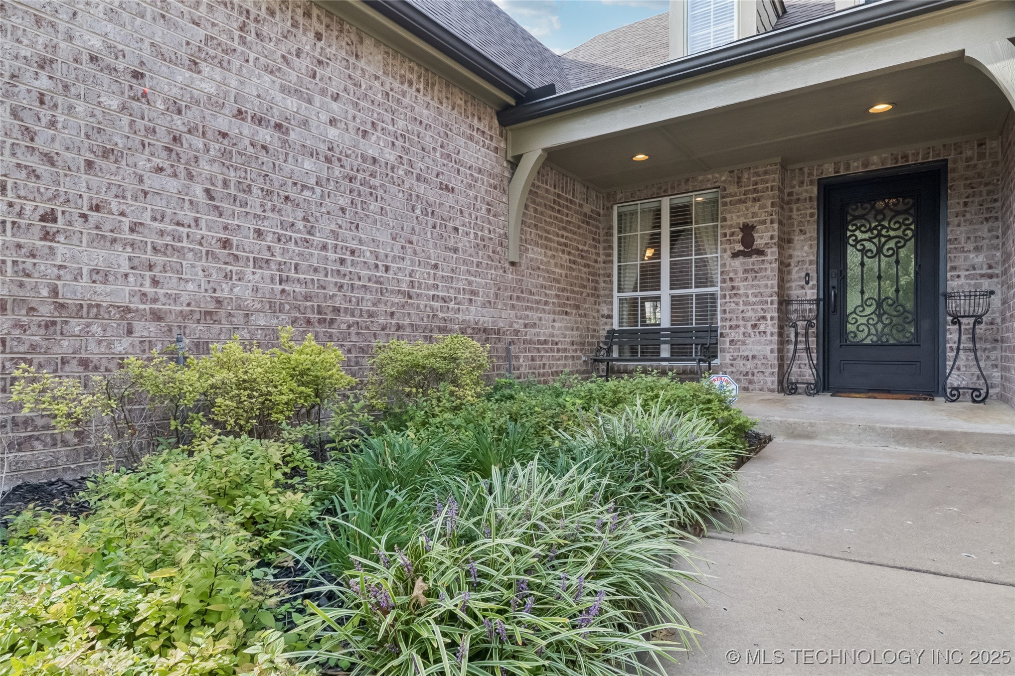 6903 E 82nd Street S