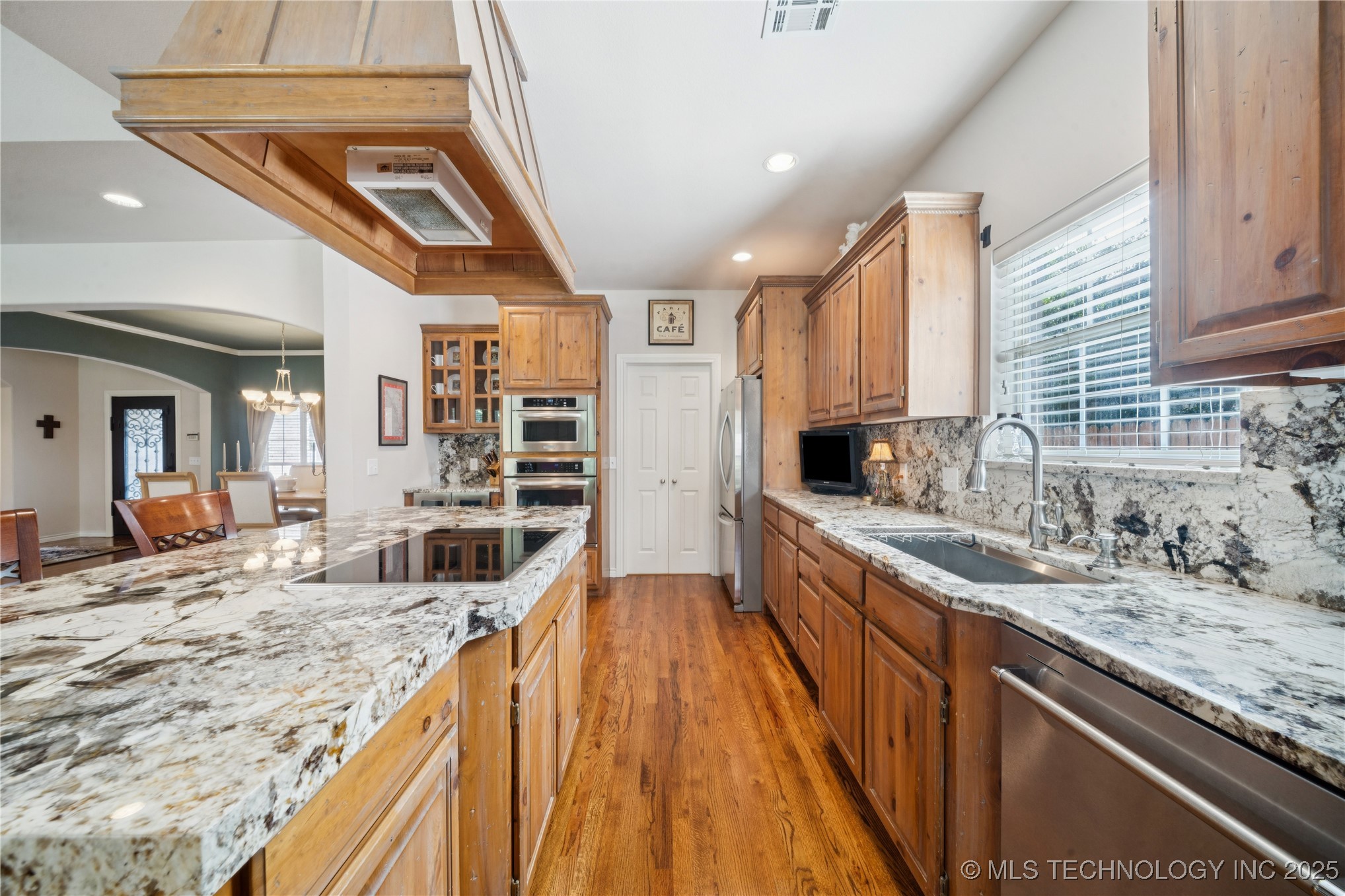 6903 E 82nd Street S