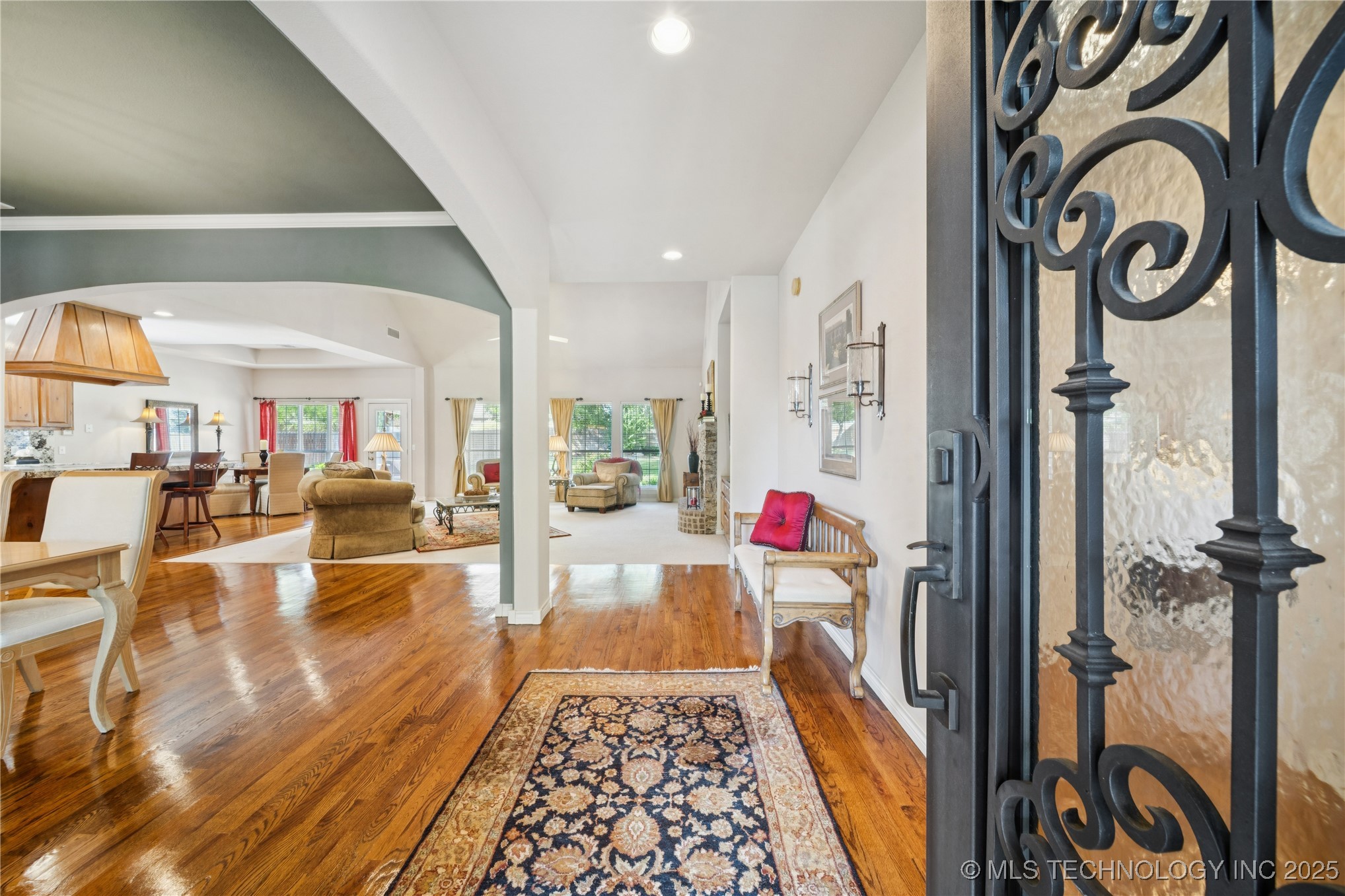 6903 E 82nd Street S