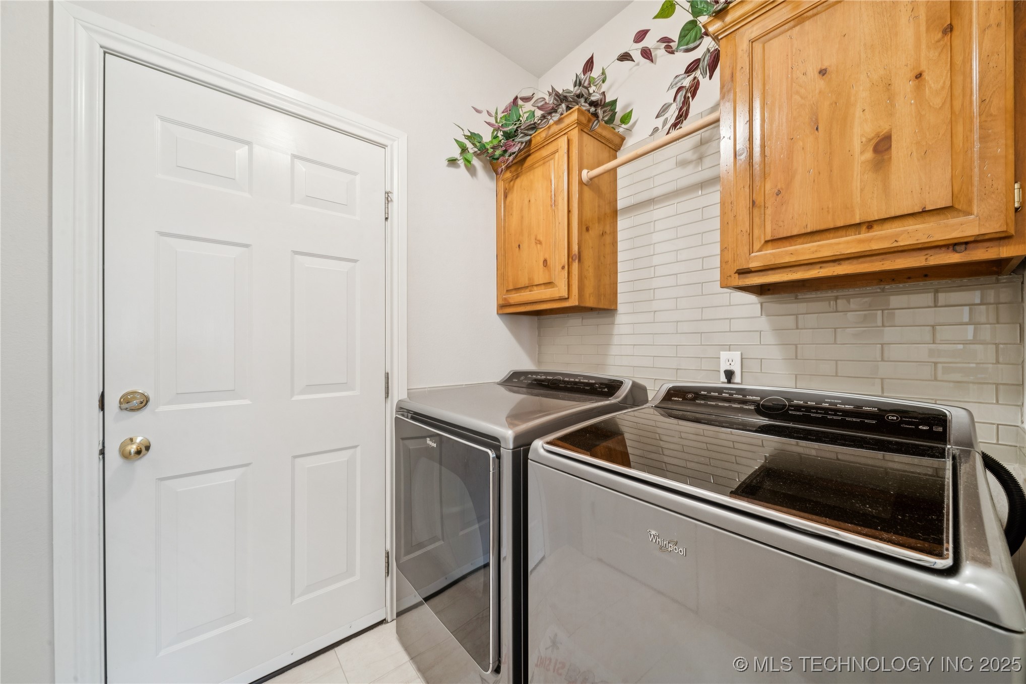 6903 E 82nd Street S