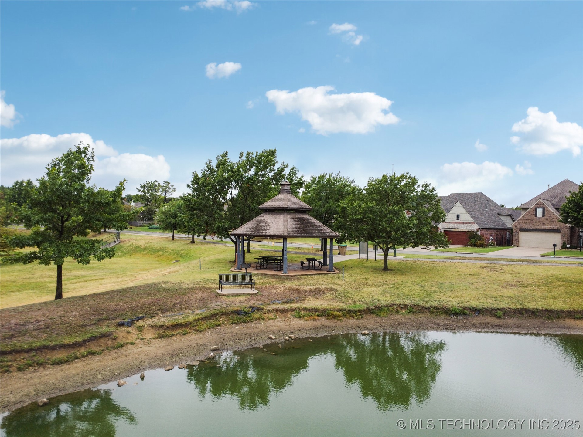 6903 E 82nd Street S