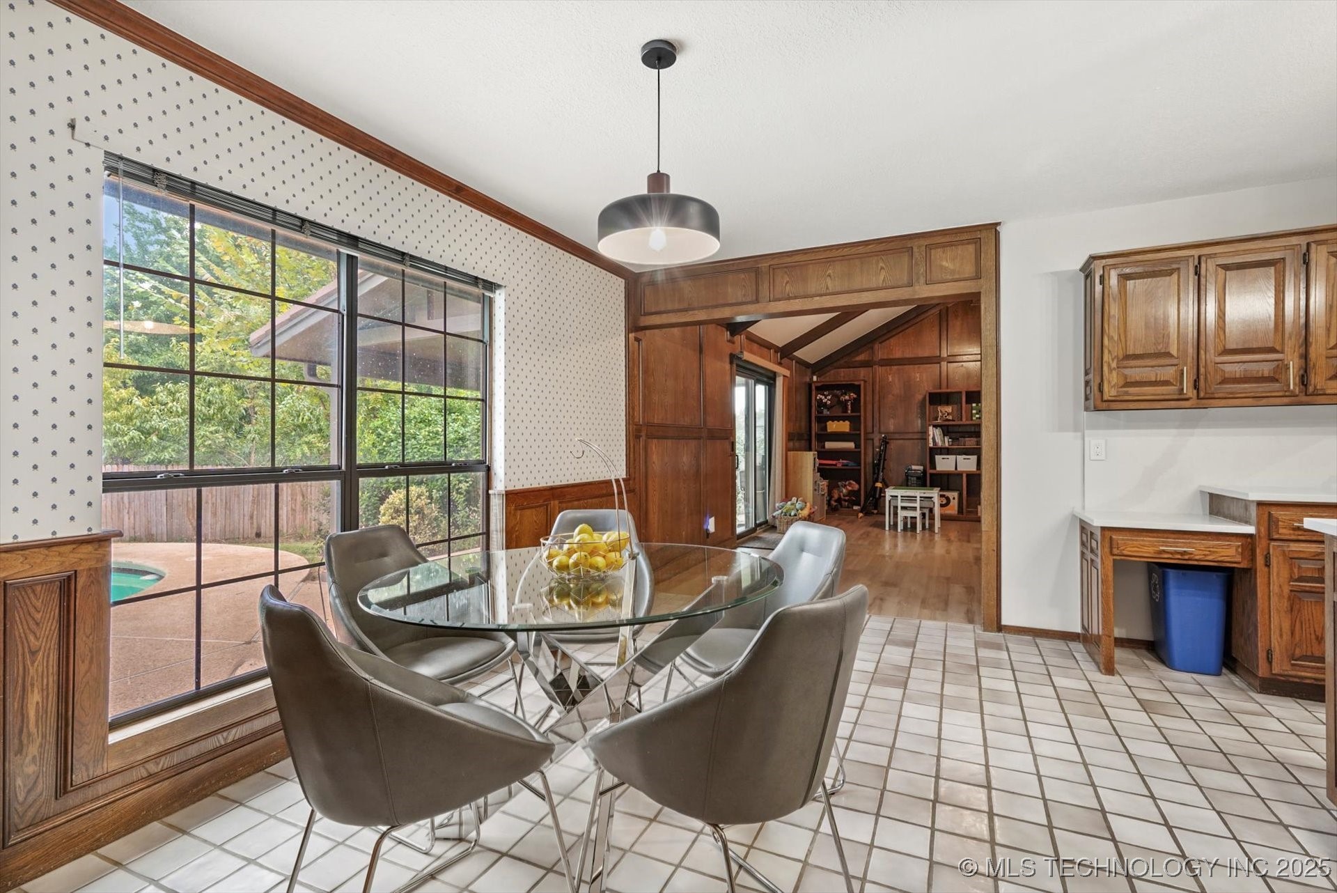 8762 S Toledo Avenue