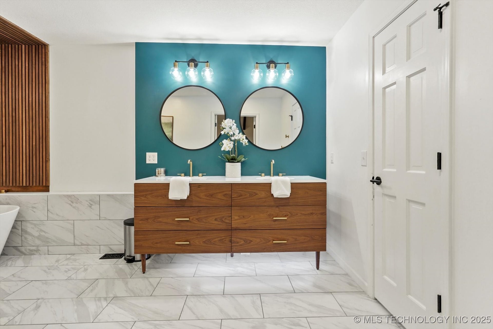 8762 S Toledo Avenue