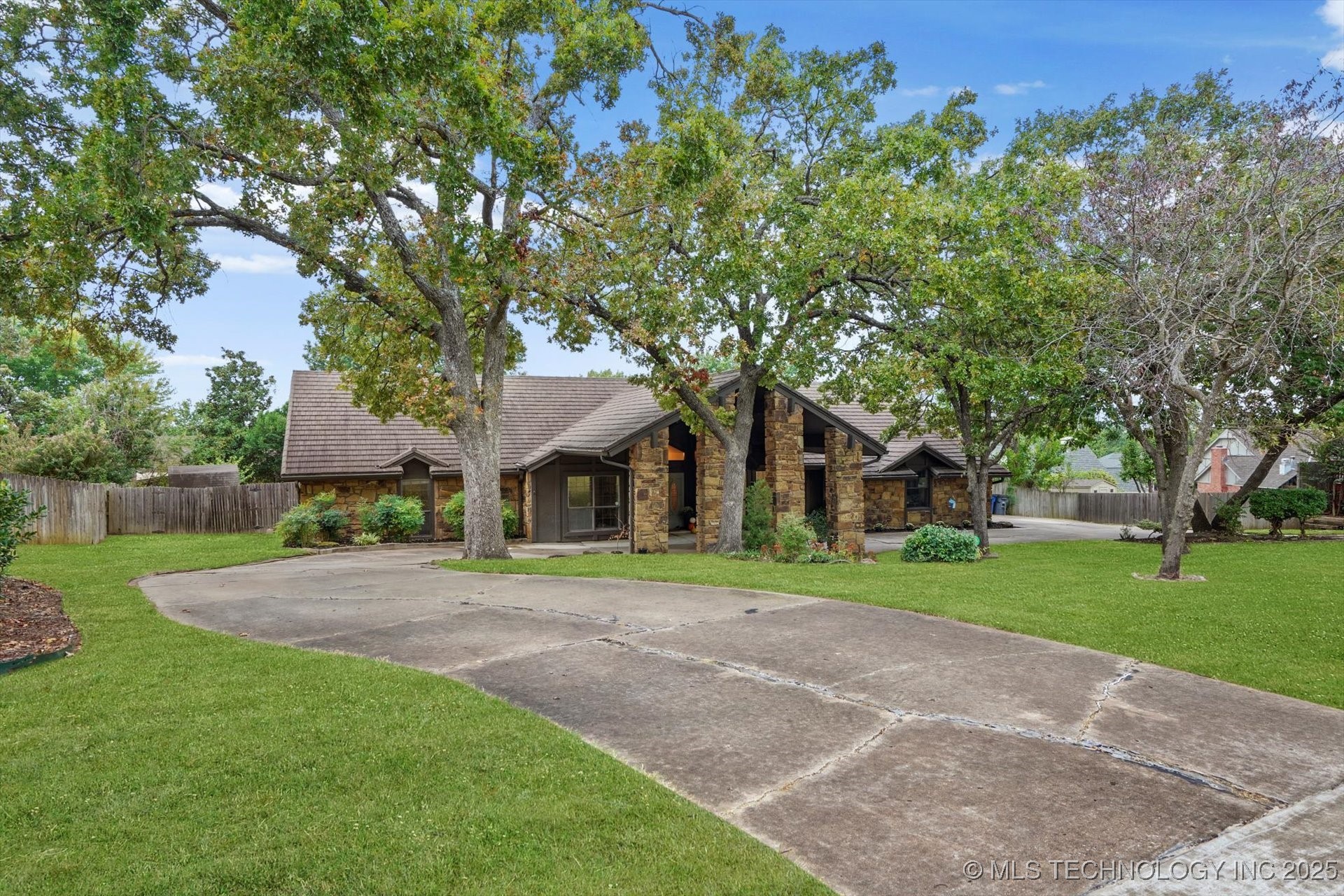 8762 S Toledo Avenue