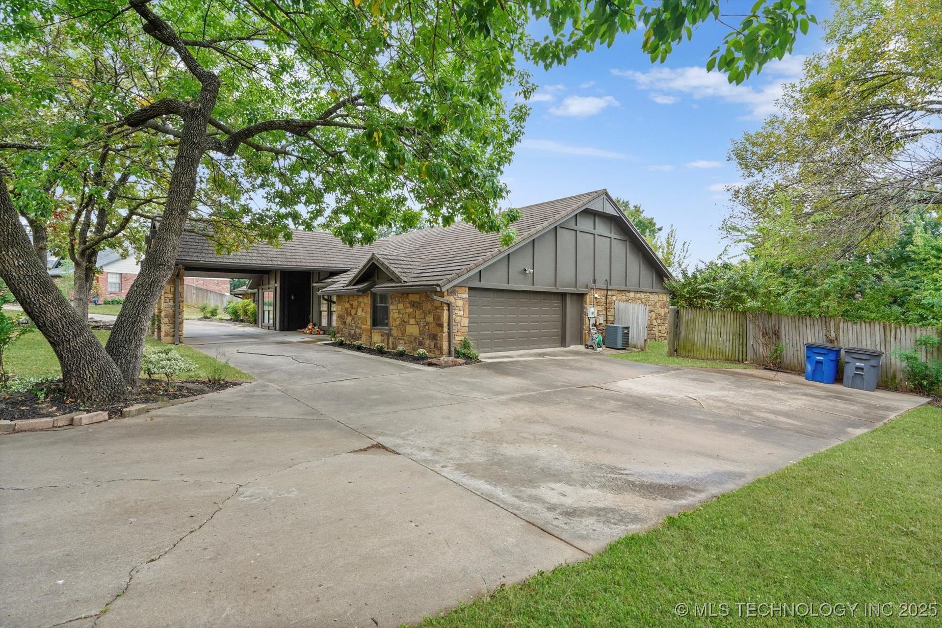 8762 S Toledo Avenue